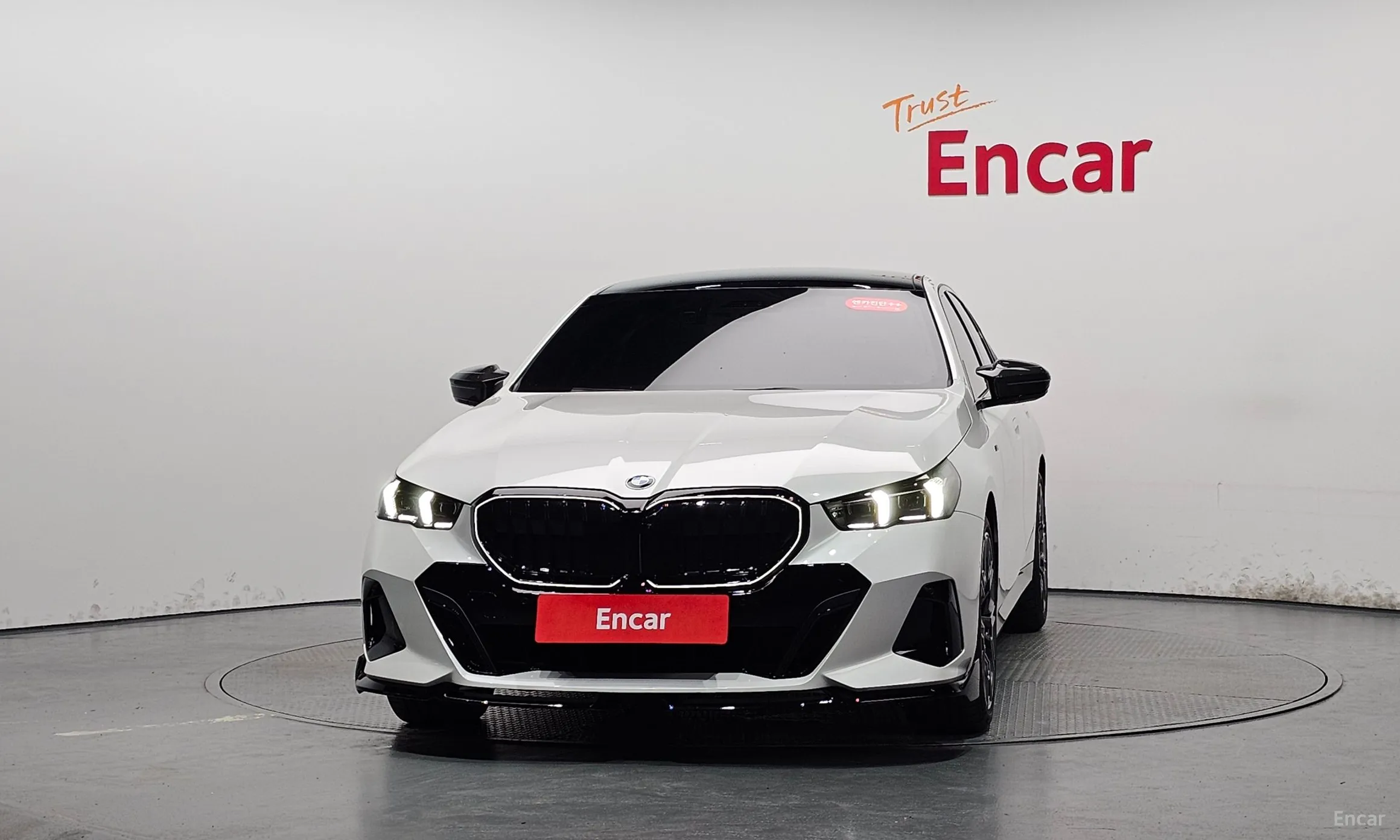 BMW 5 Series (G60) превью 3
