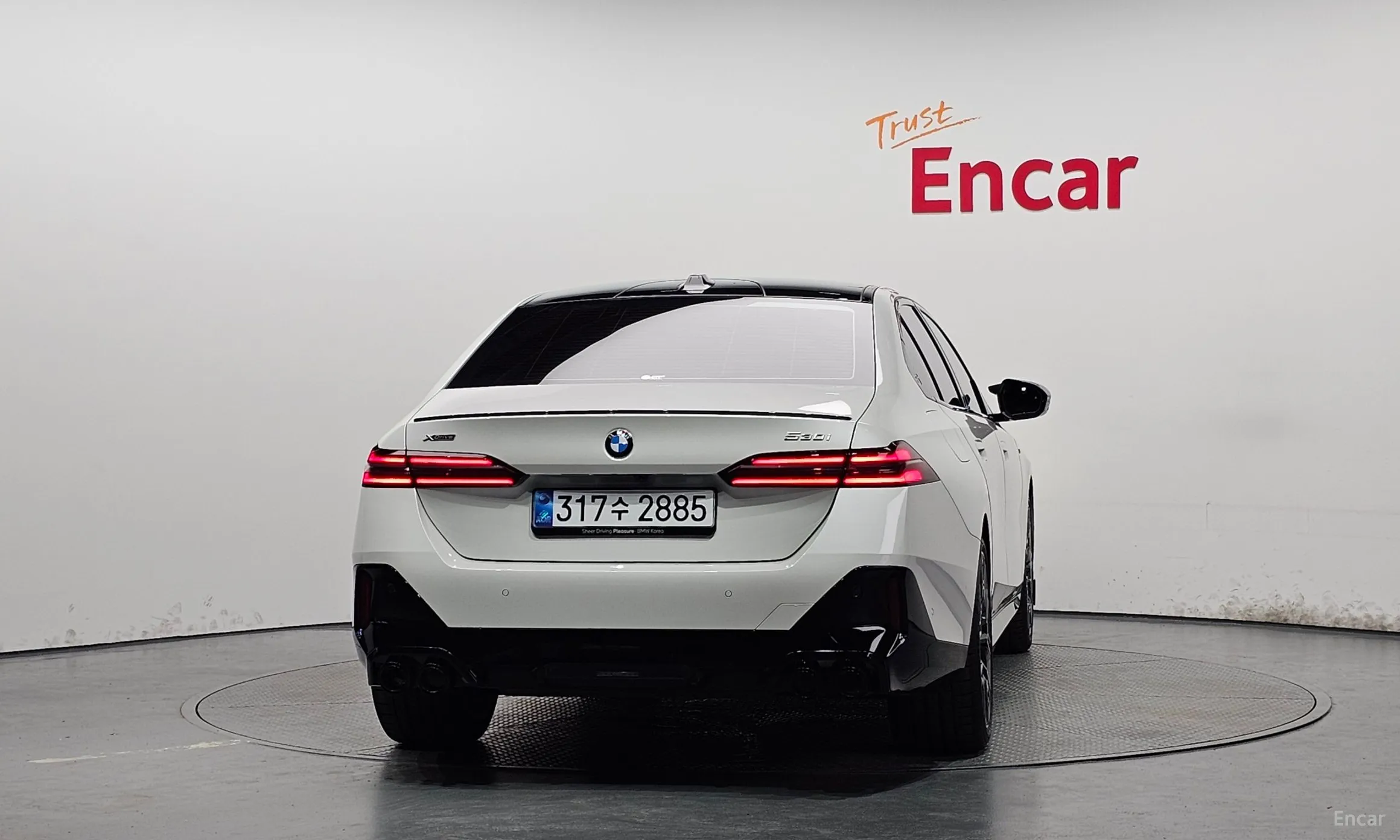 BMW 5 Series (G60) превью 4