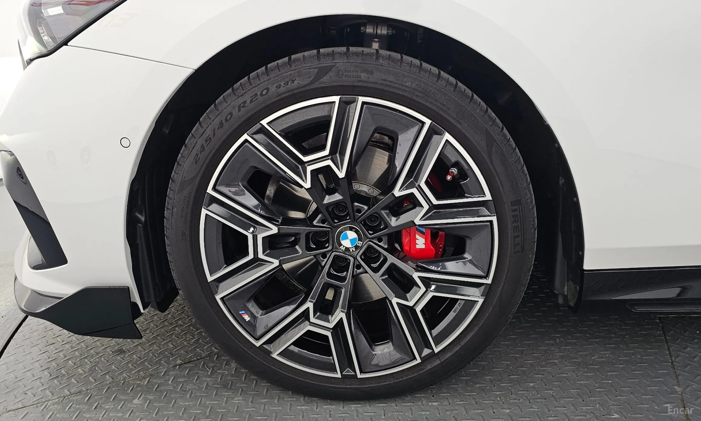 BMW 5 Series (G60) превью 5