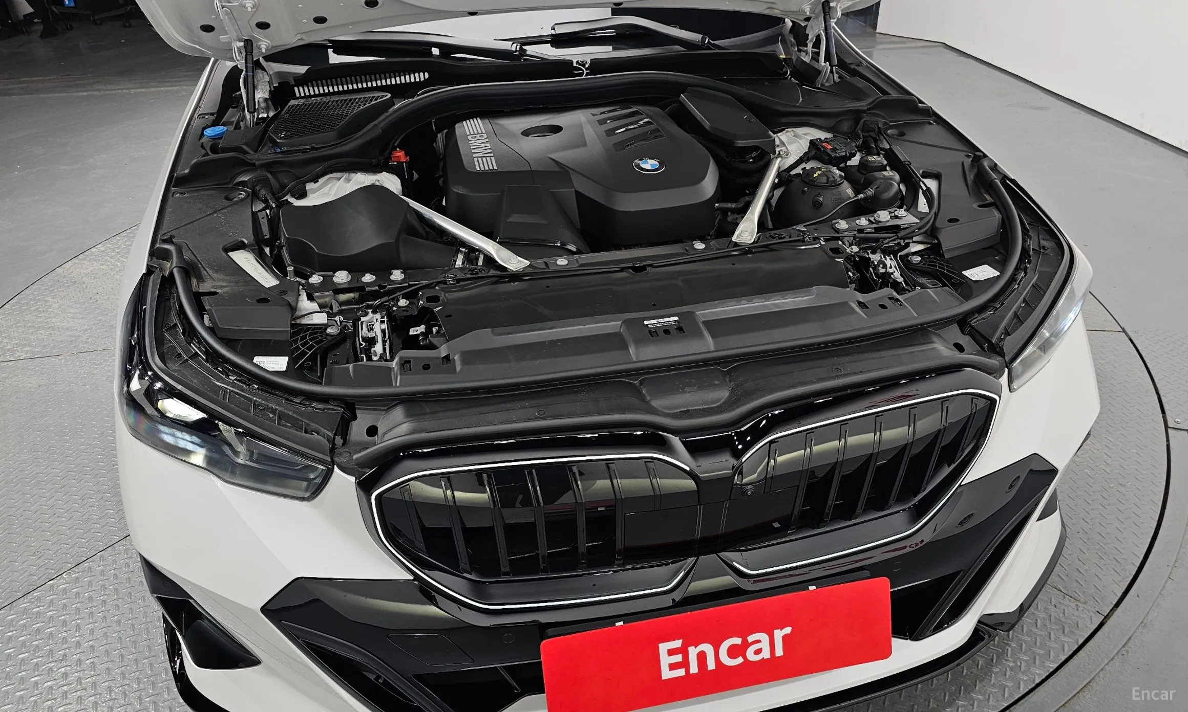 BMW 5 Series (G60) превью 6