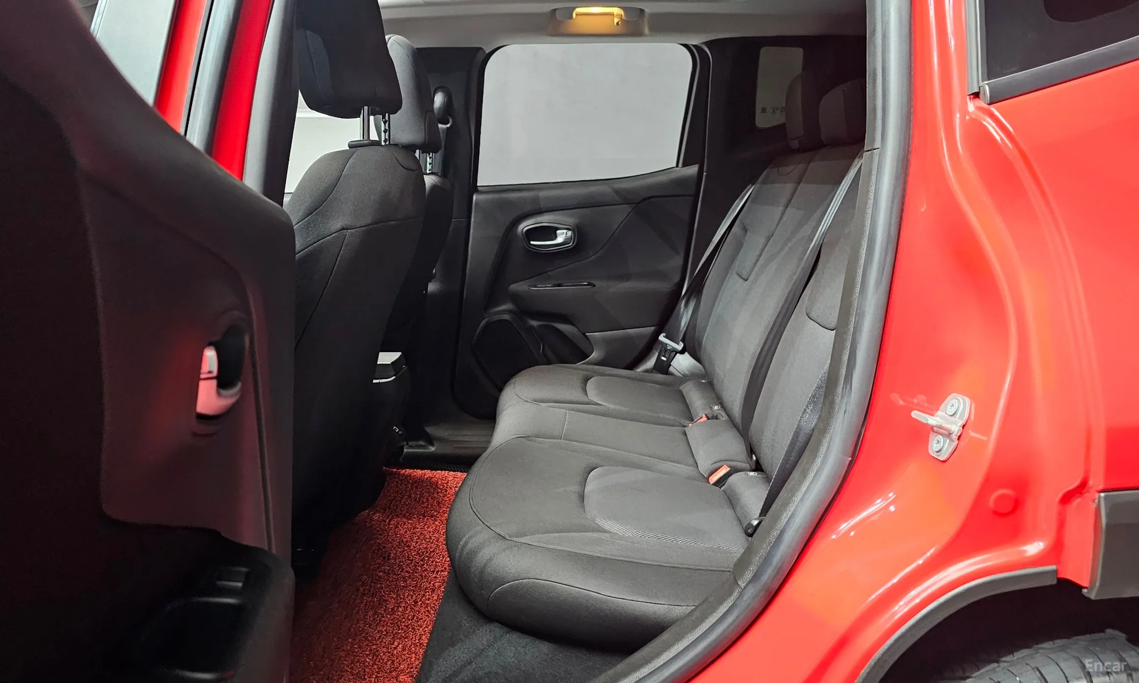 Jeep Renegade превью 12