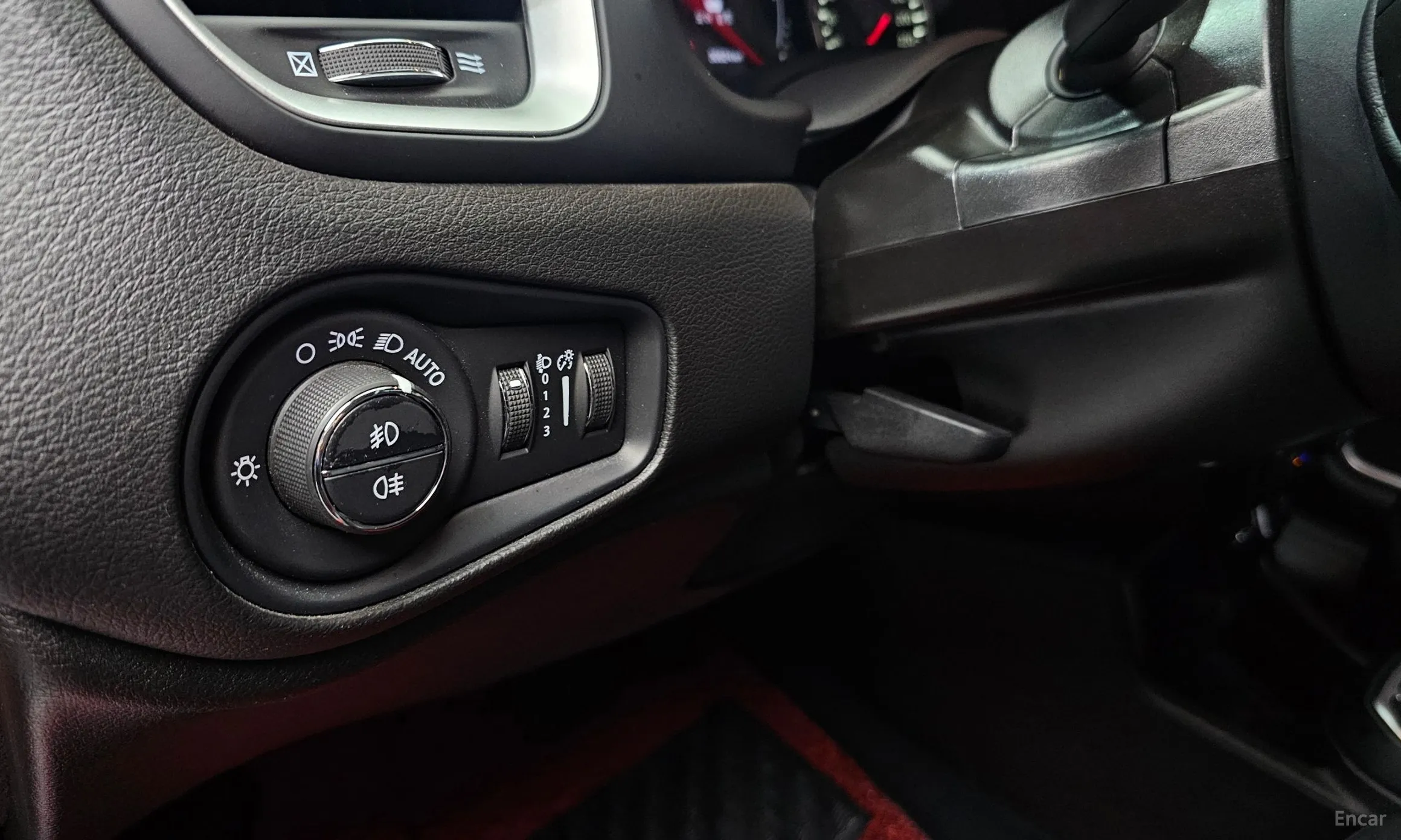 Jeep Renegade превью 19