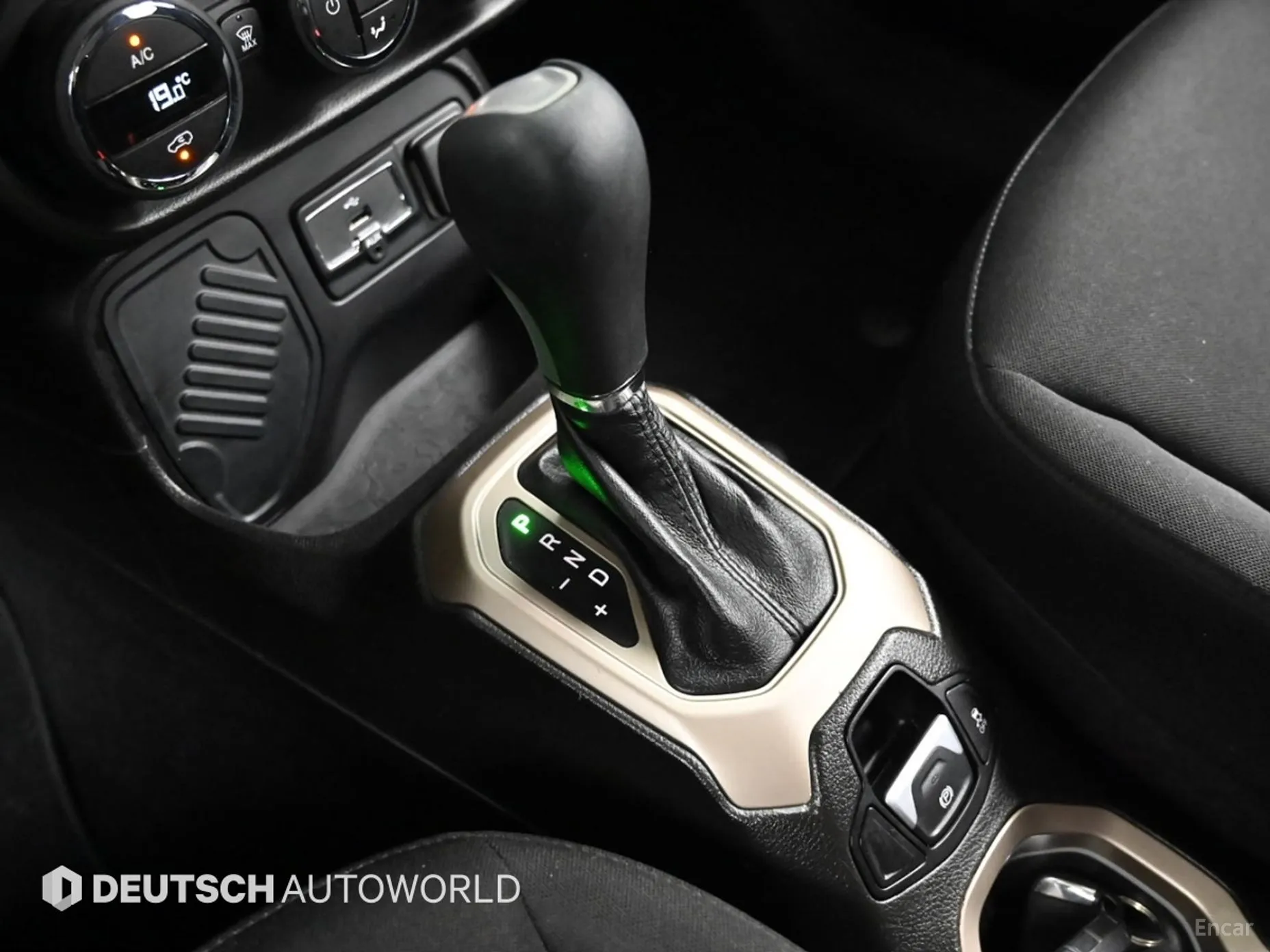Jeep Renegade превью 9