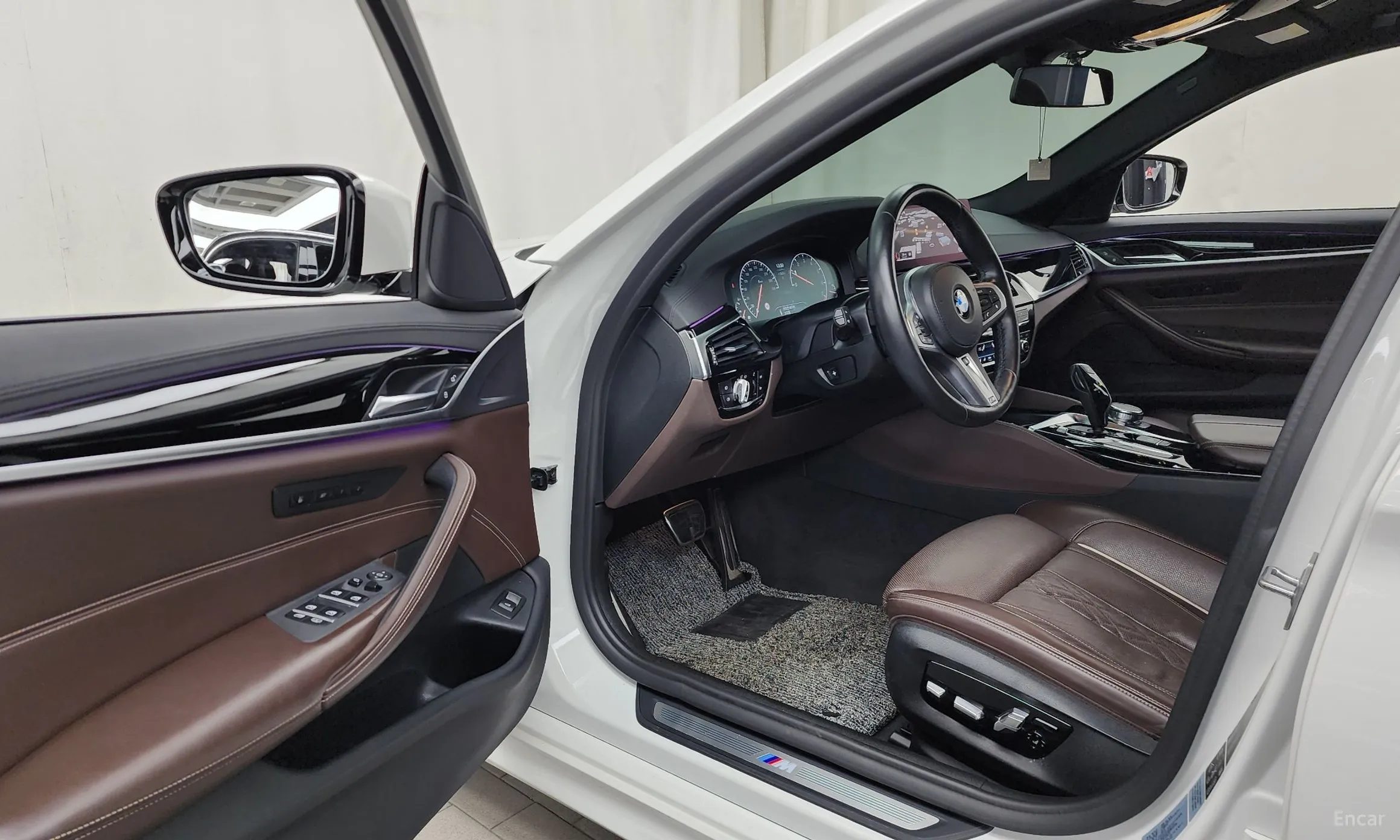 BMW 5 Series (G30) превью 10