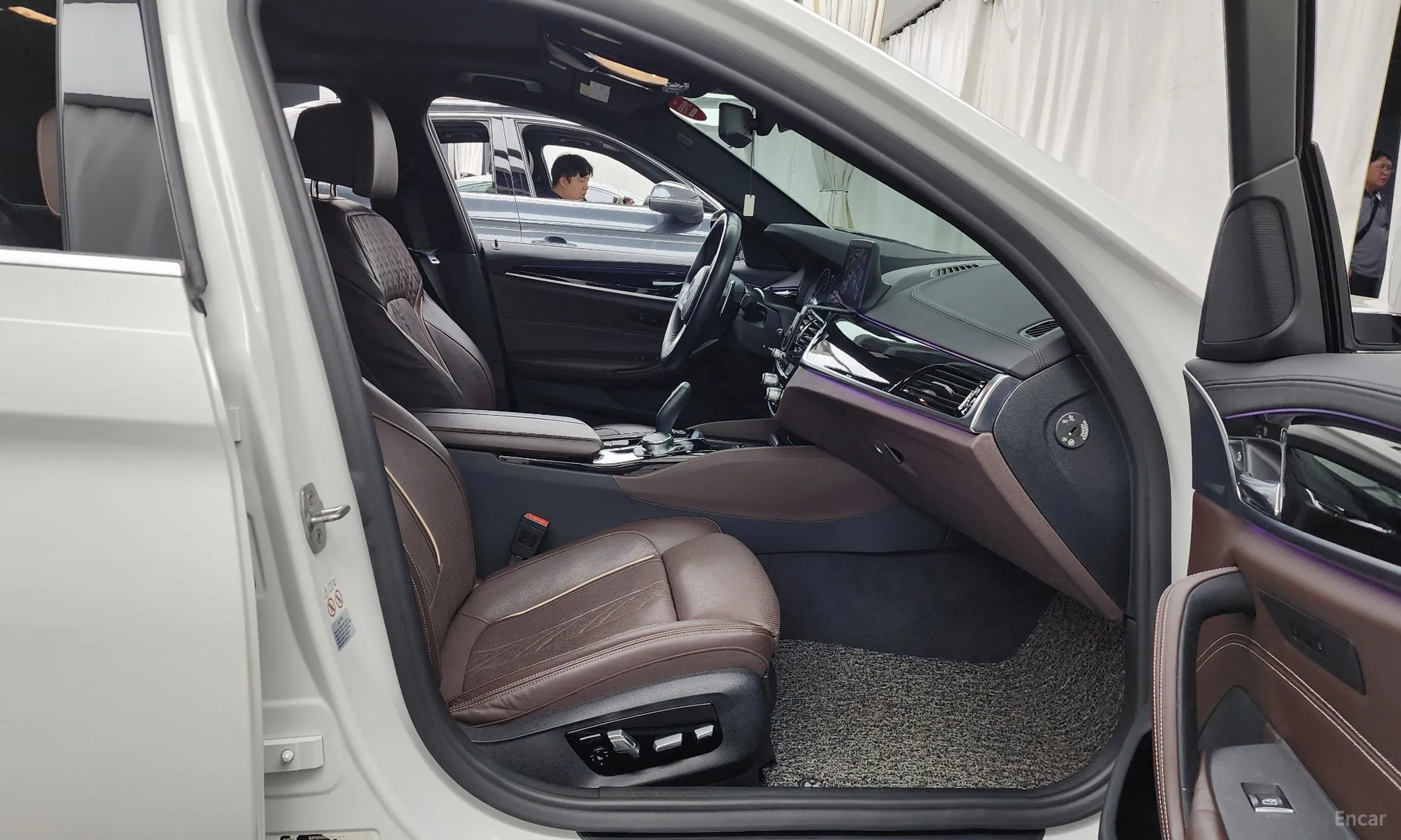 BMW 5 Series (G30) превью 11