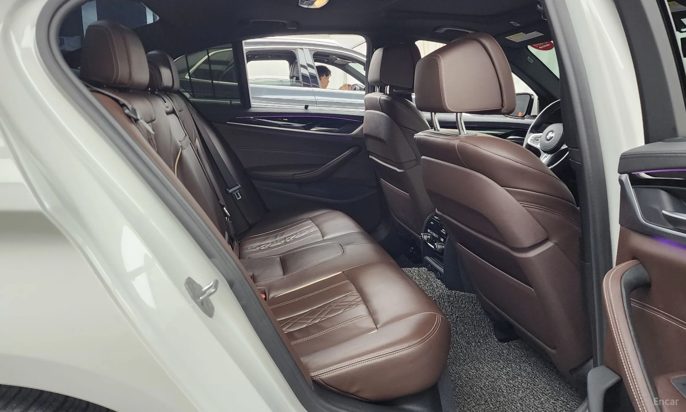 BMW 5 Series (G30) превью 12