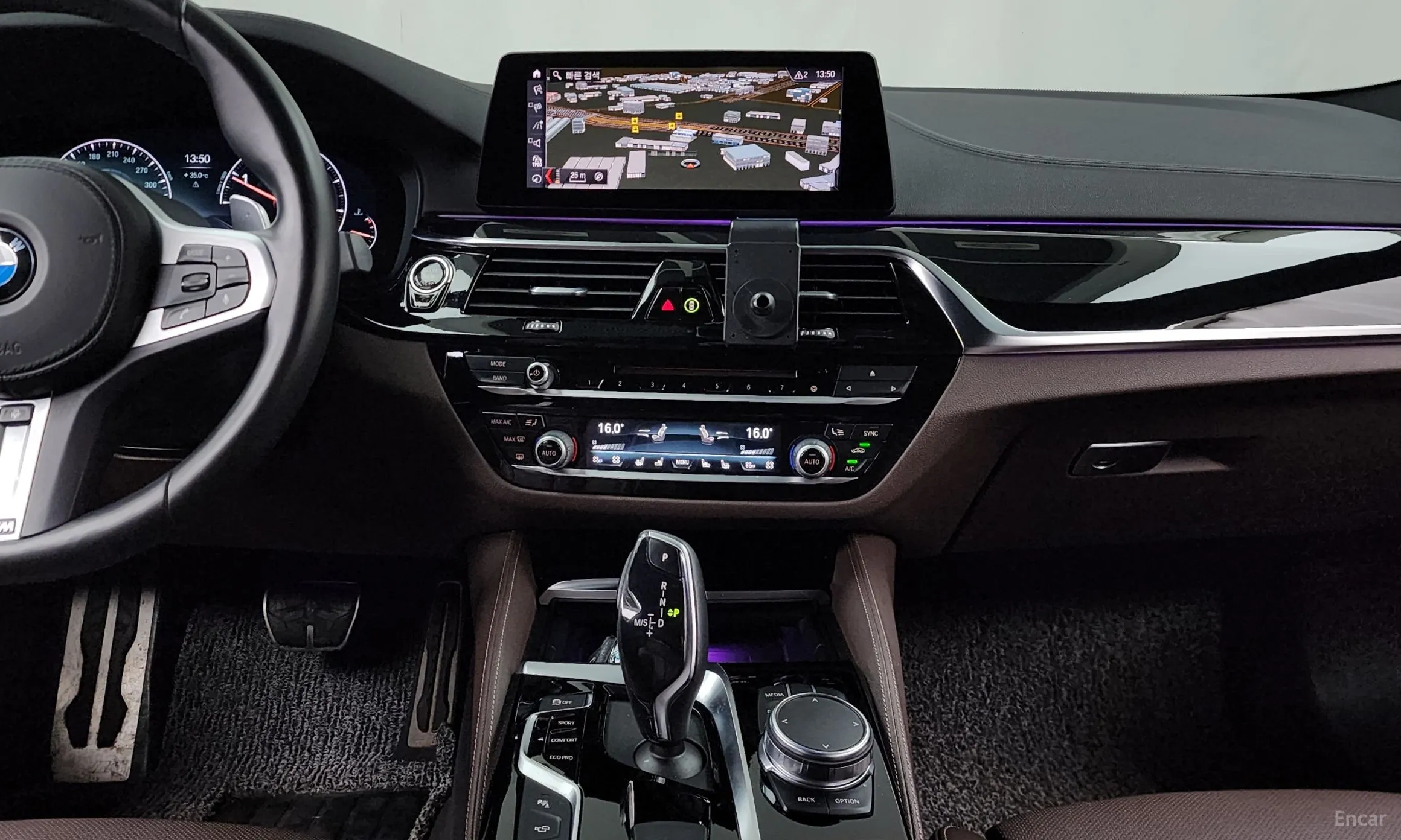 BMW 5 Series (G30) превью 14