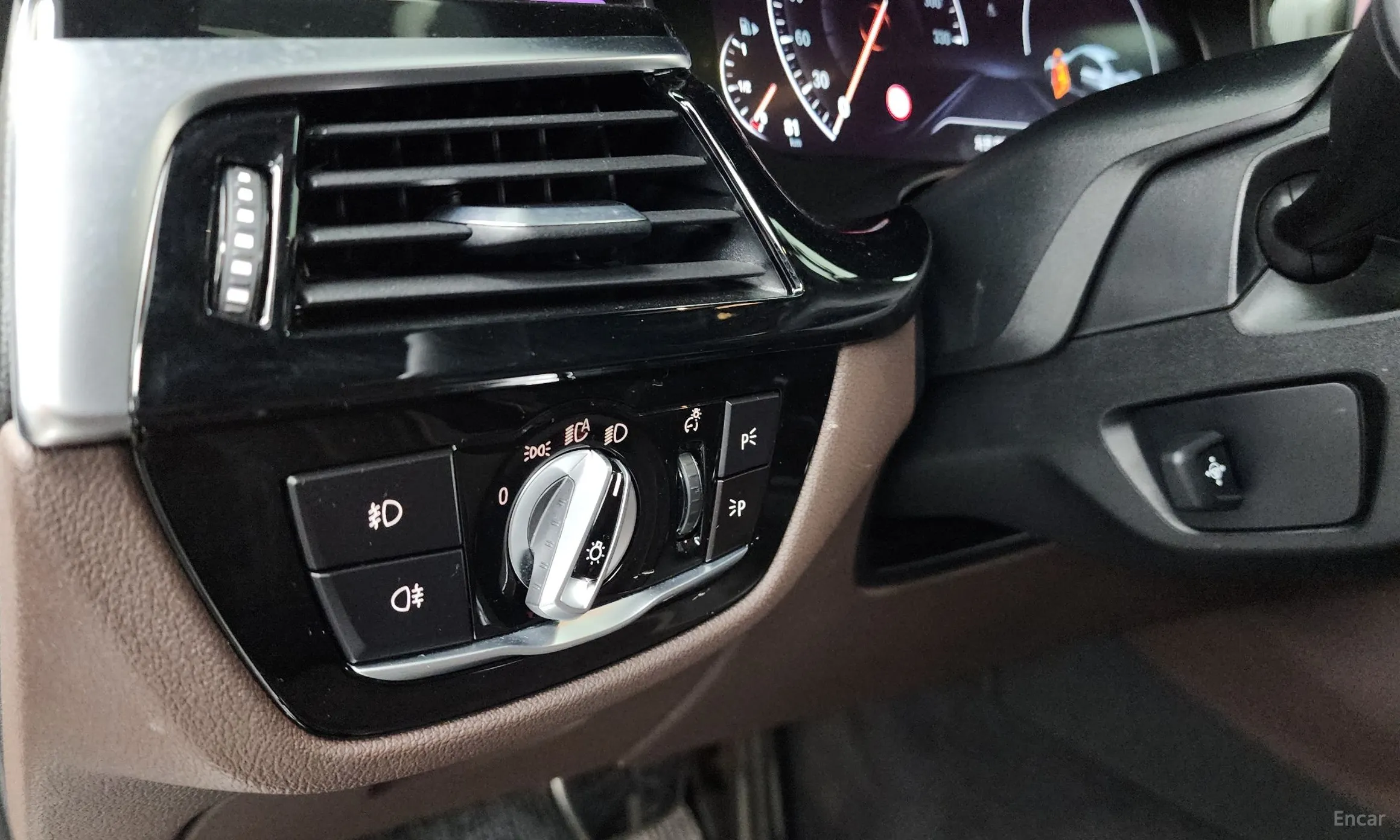 BMW 5 Series (G30) превью 16