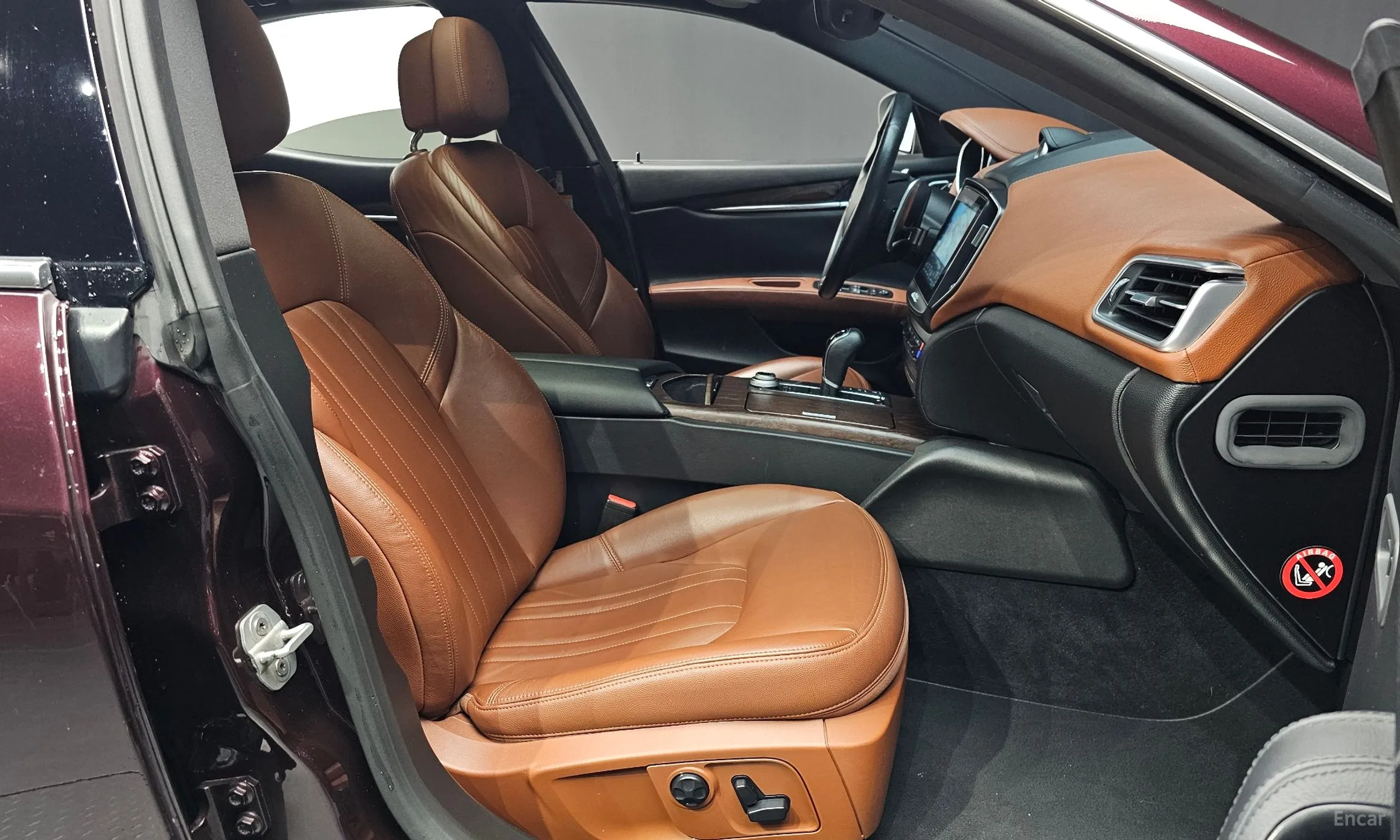 Maserati Ghibli превью 12