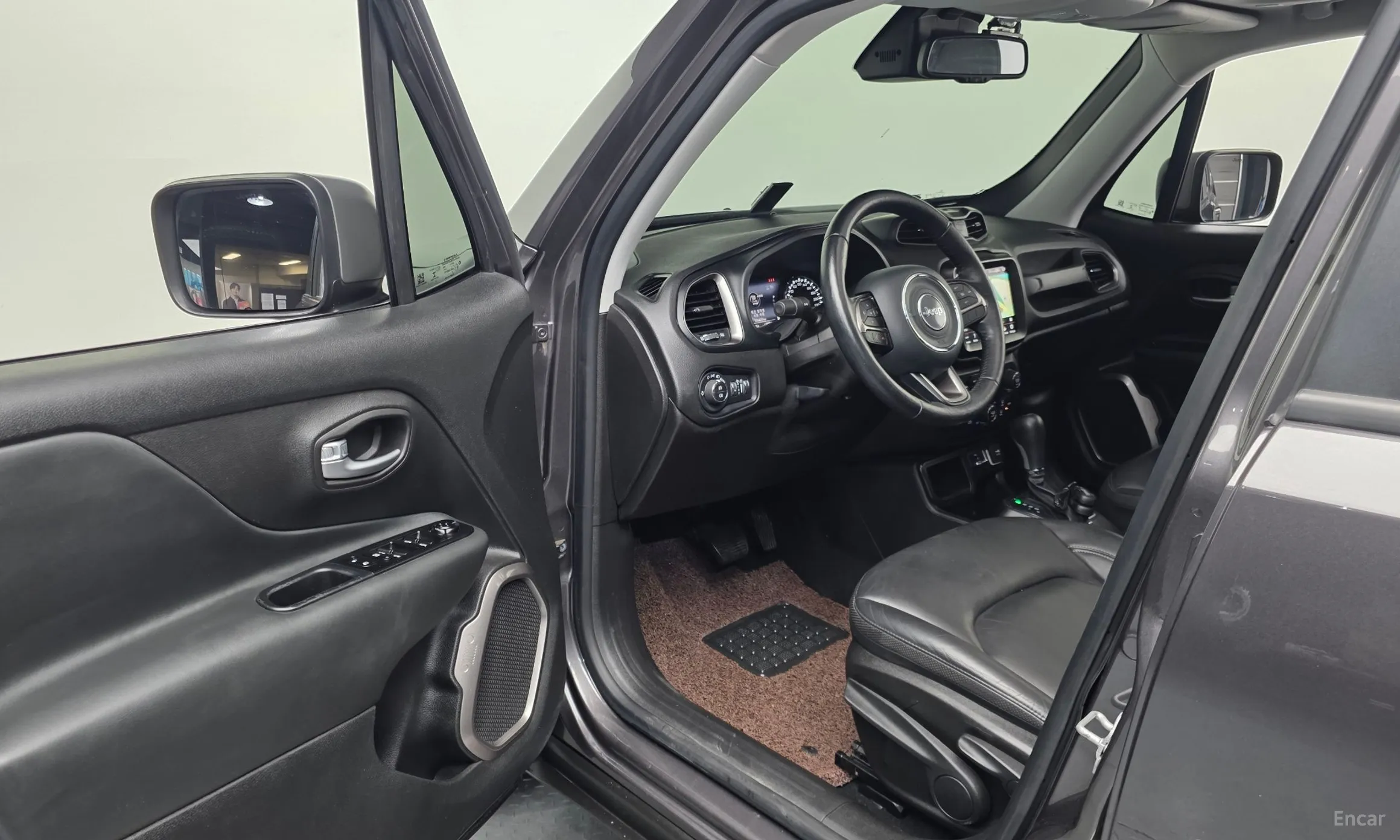 Jeep Renegade превью 10