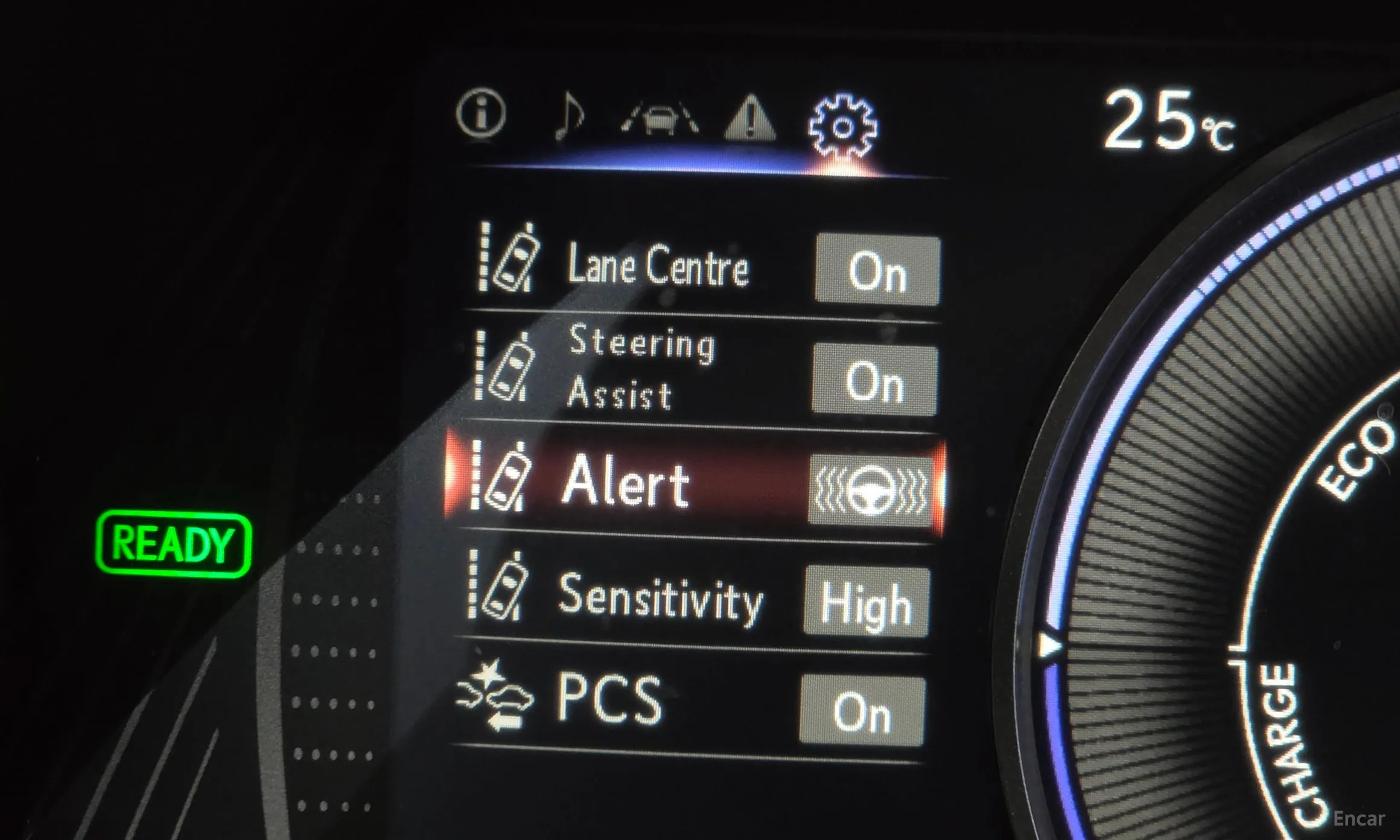 Lexus UX250h превью 17