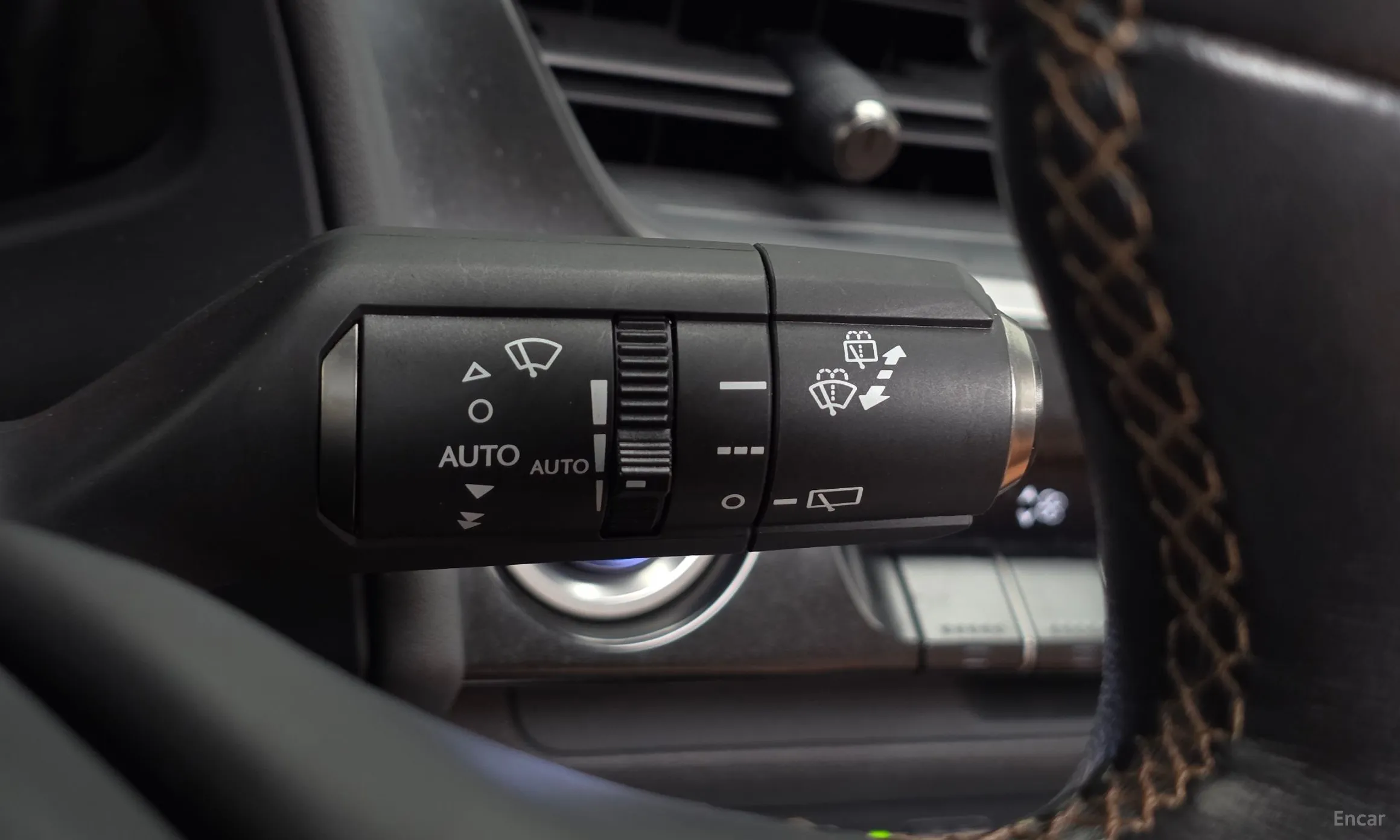 Lexus UX250h превью 19