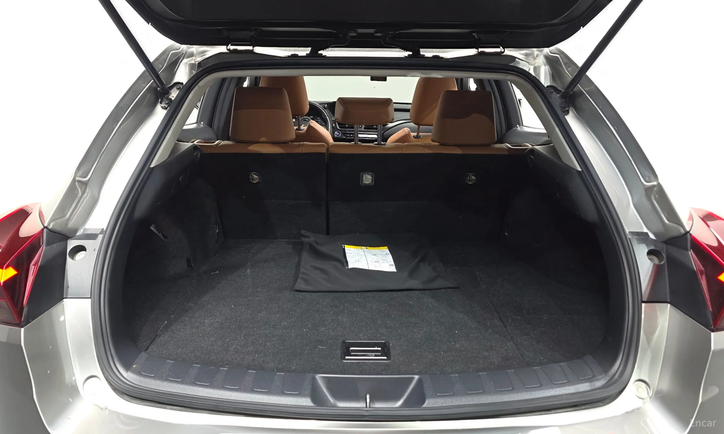 Lexus UX250h превью 20