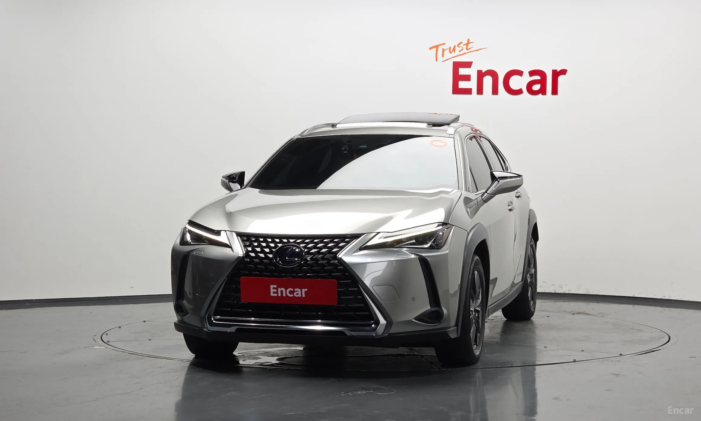 Lexus UX250h превью 3