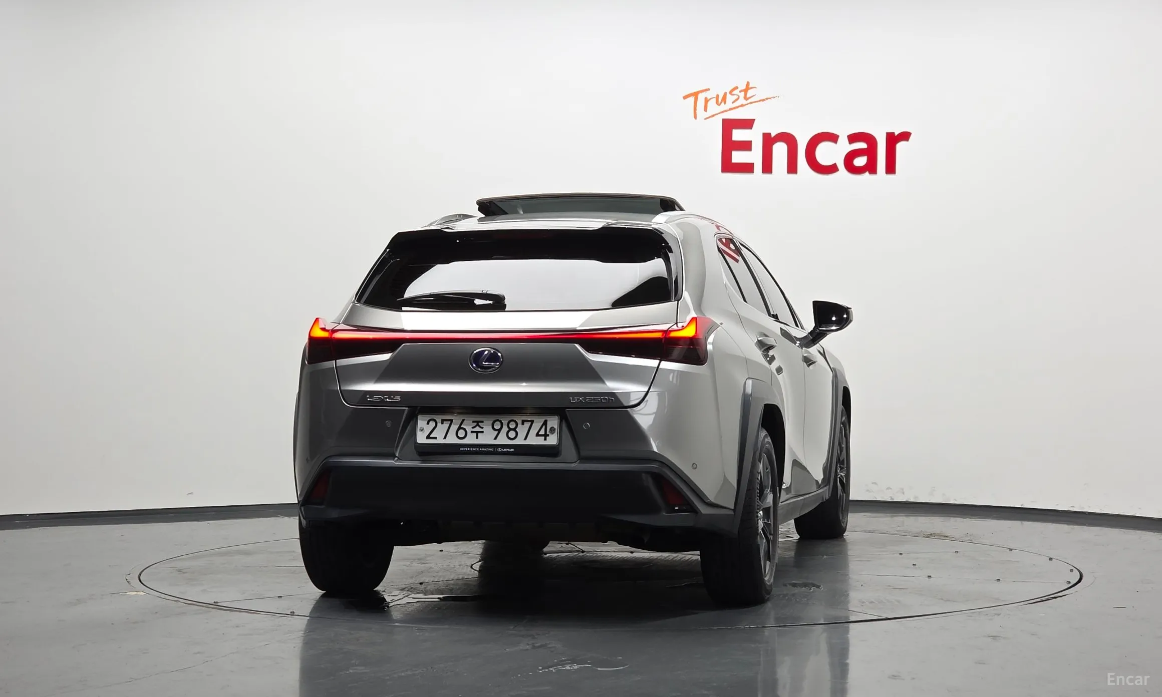 Lexus UX250h превью 4