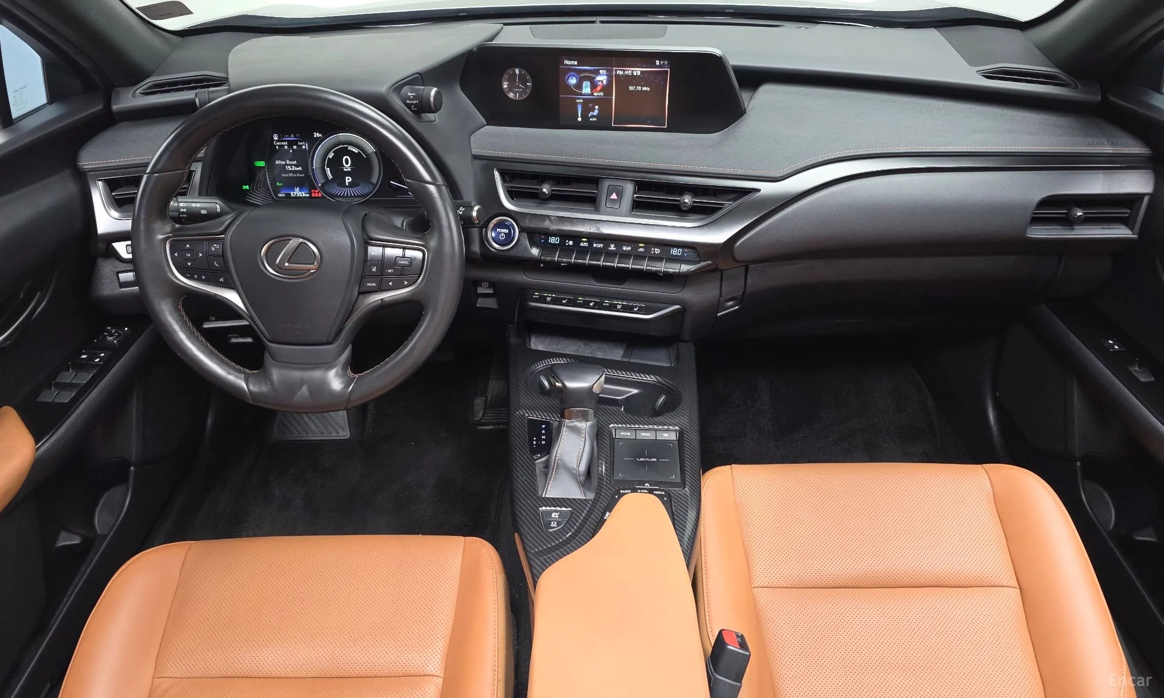 Lexus UX250h превью 7