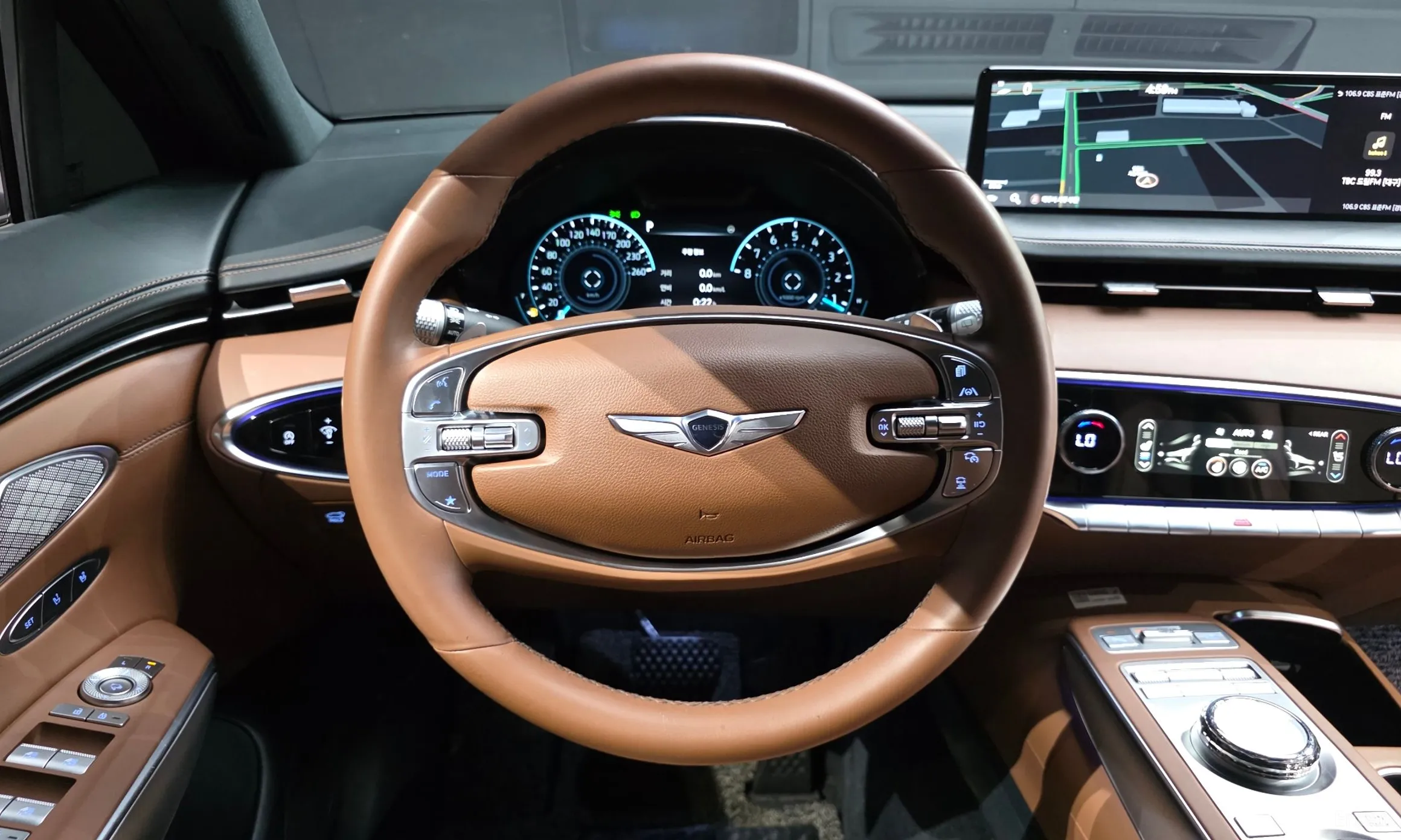 Genesis GV70 превью 12