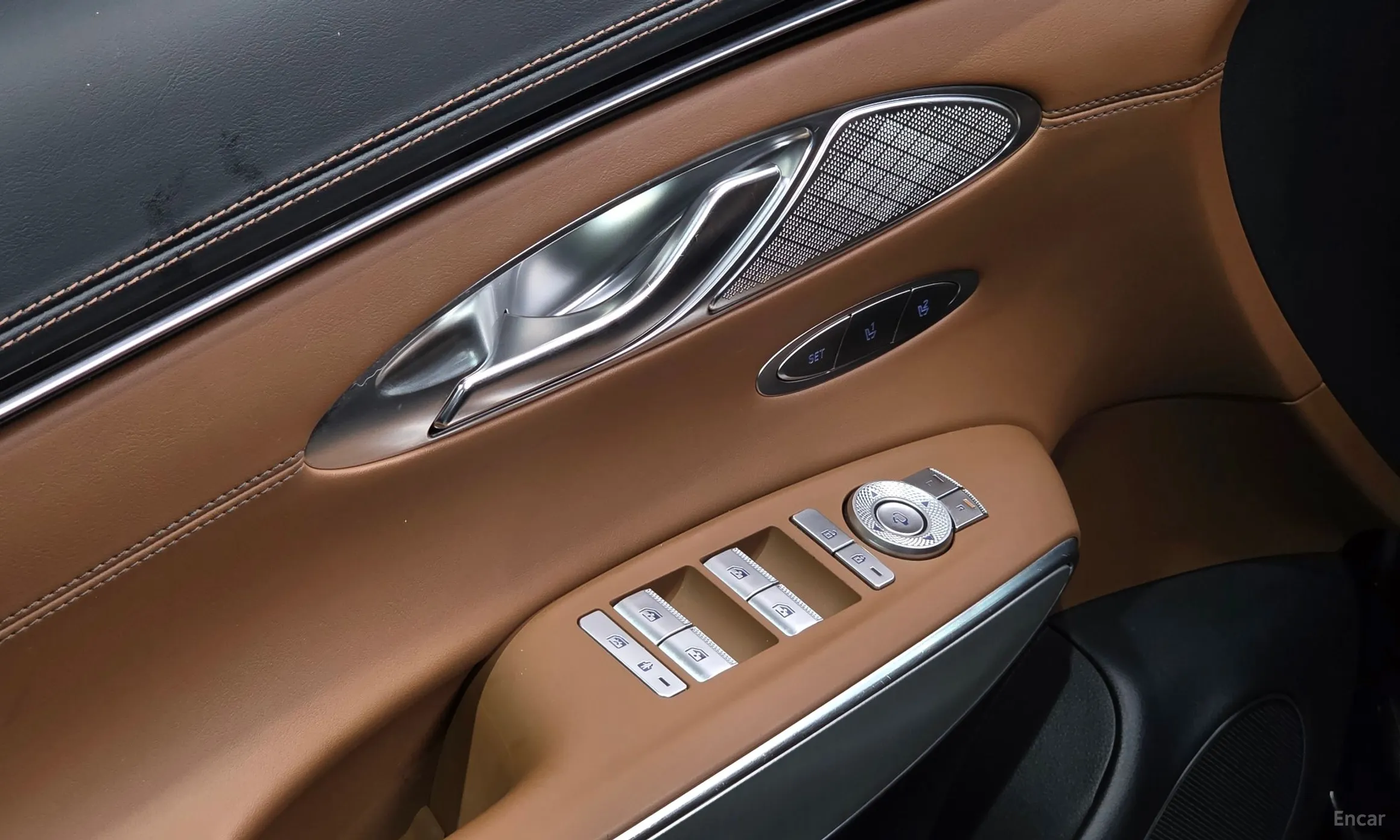 Genesis GV70 превью 16