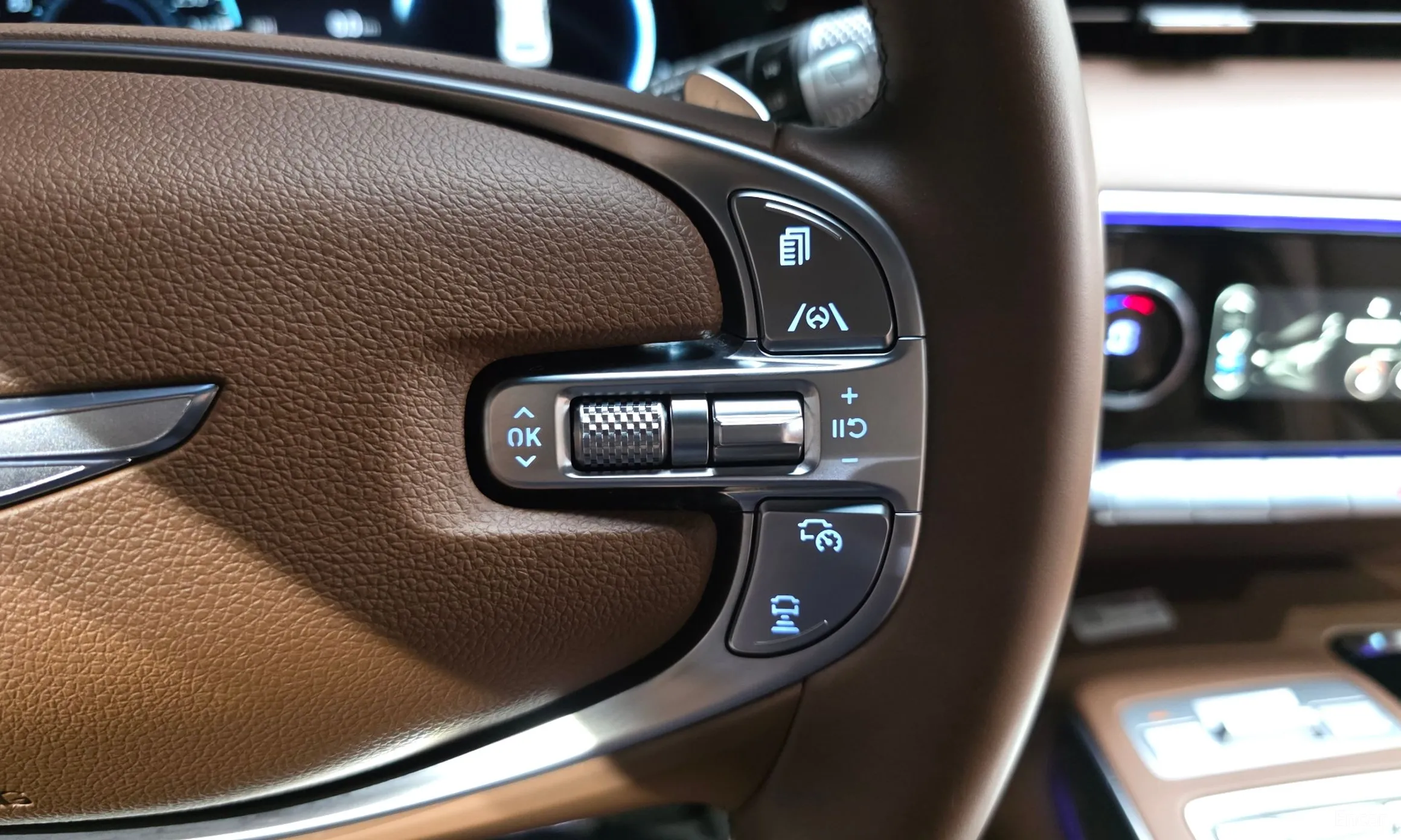 Genesis GV70 превью 18
