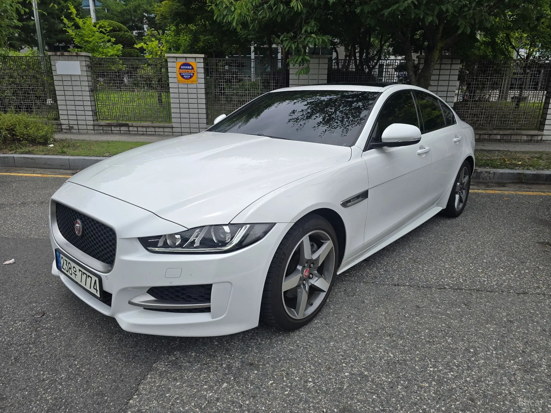 Jaguar XE