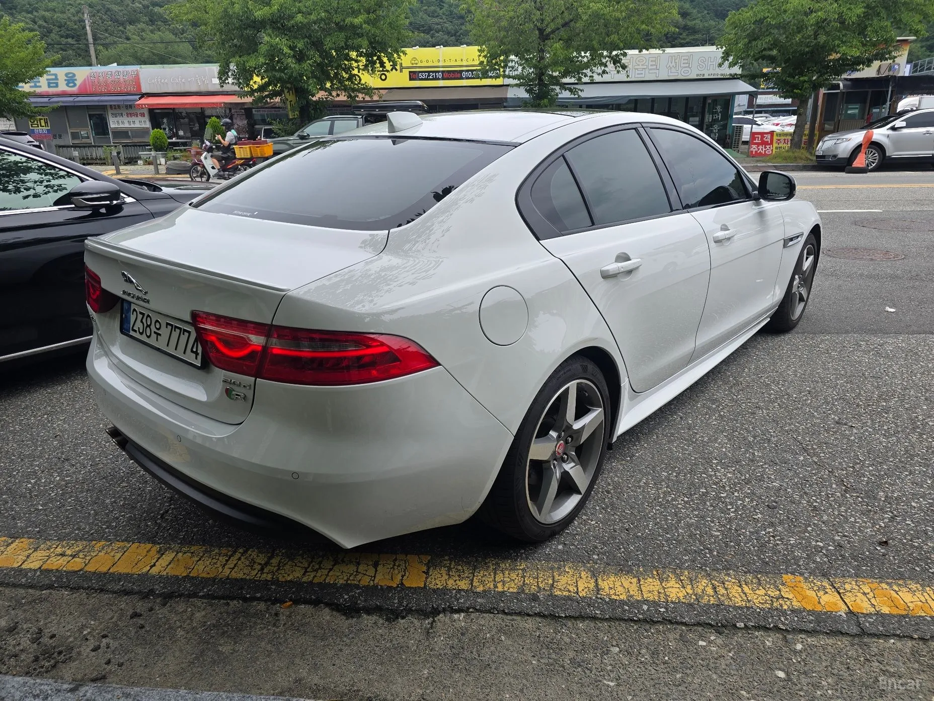 Jaguar XE превью 4