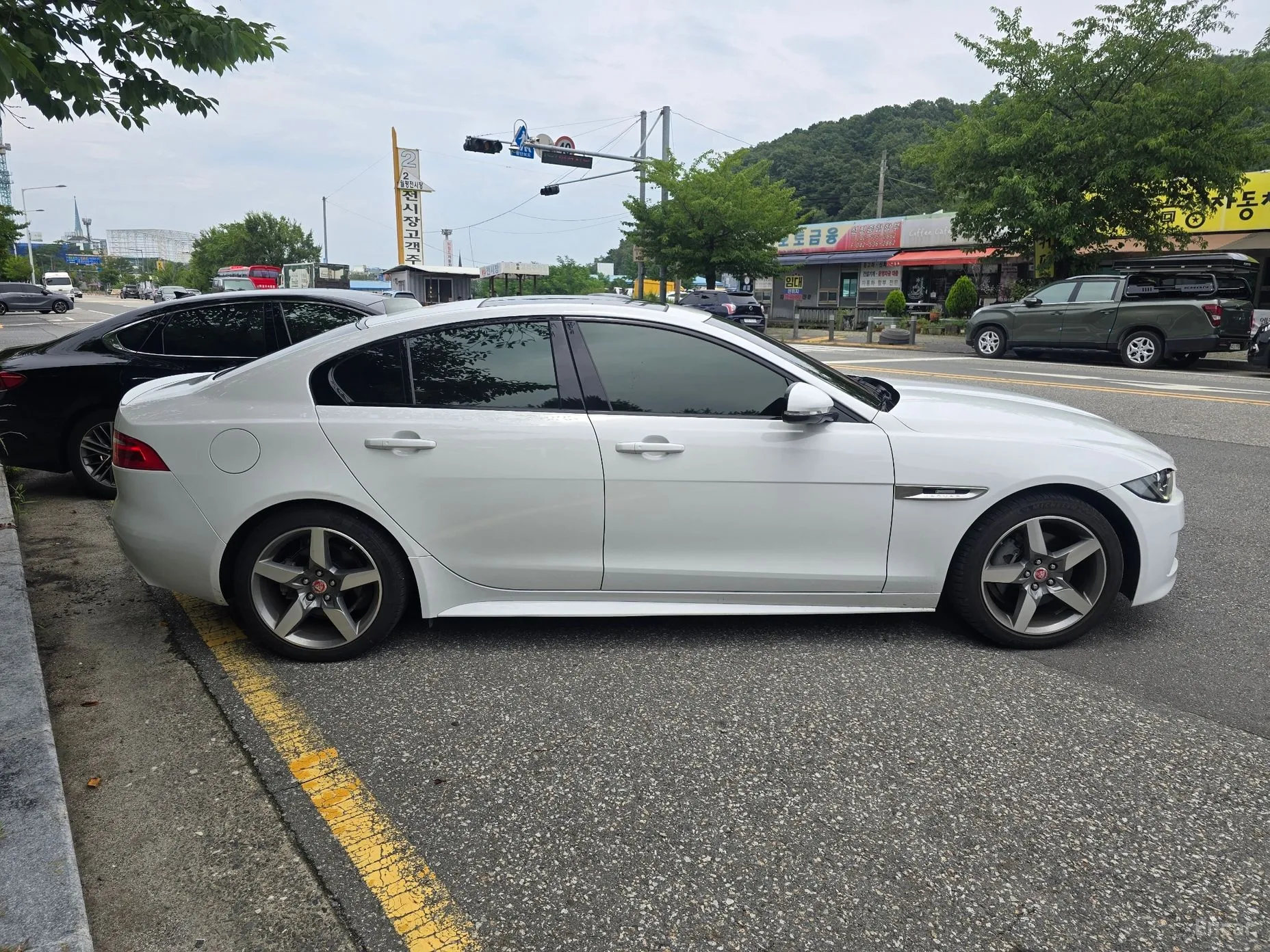Jaguar XE превью 5