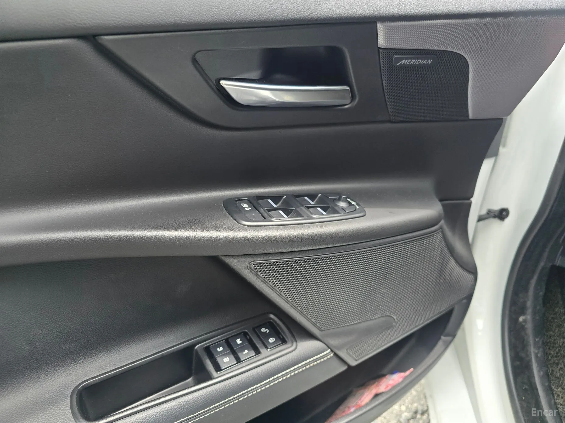 Jaguar XE превью 9
