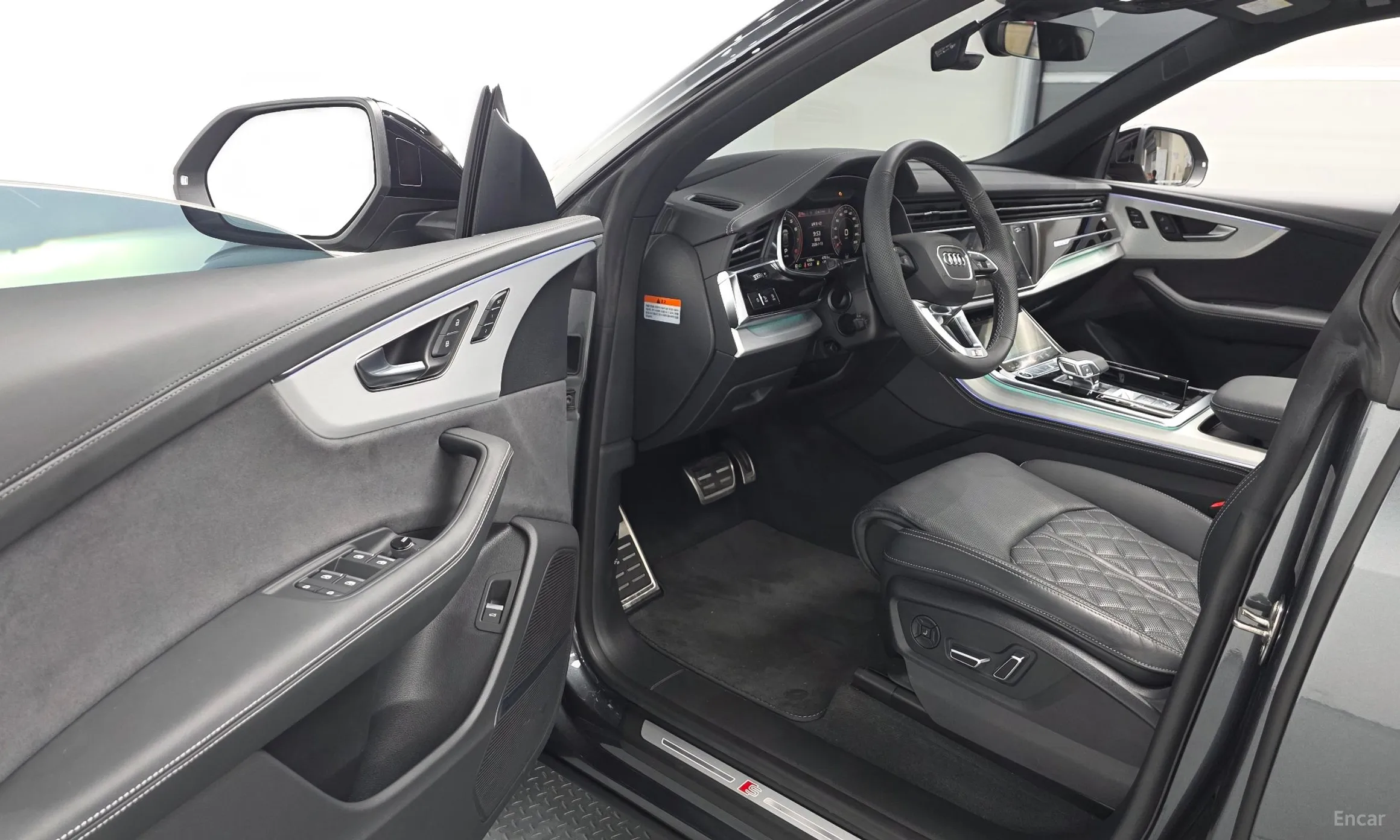 Audi Q8 (4M) превью 10
