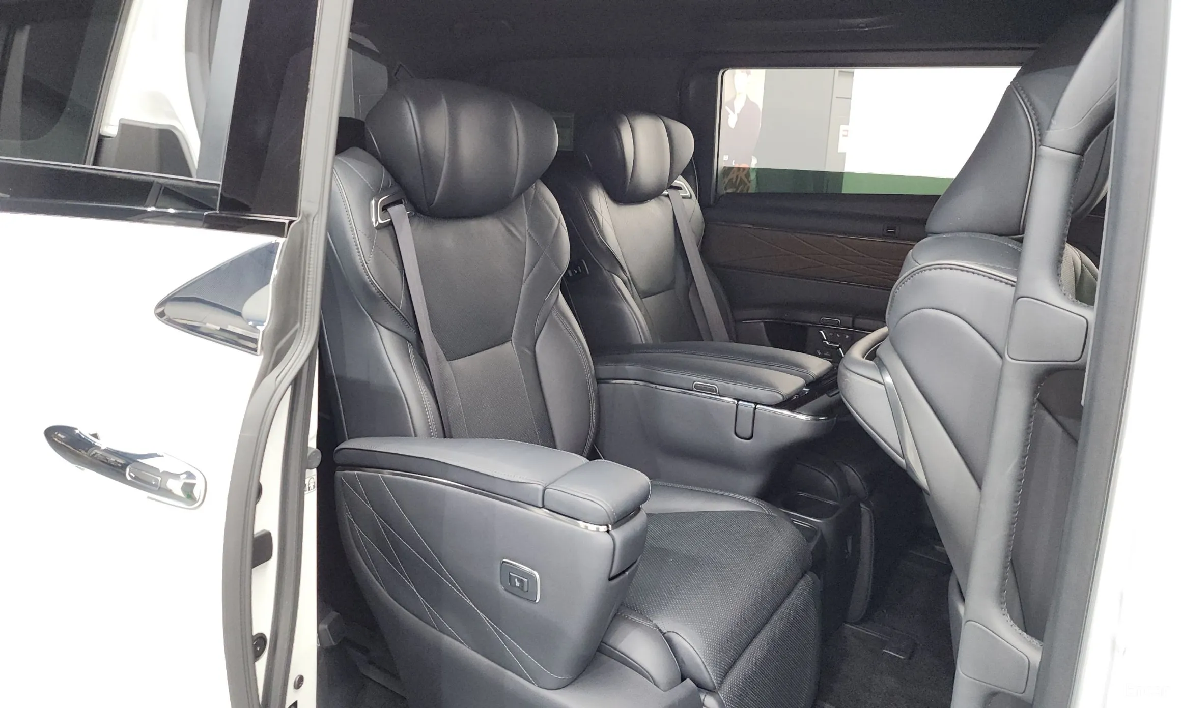 Toyota Alphard 4th Generation превью 11