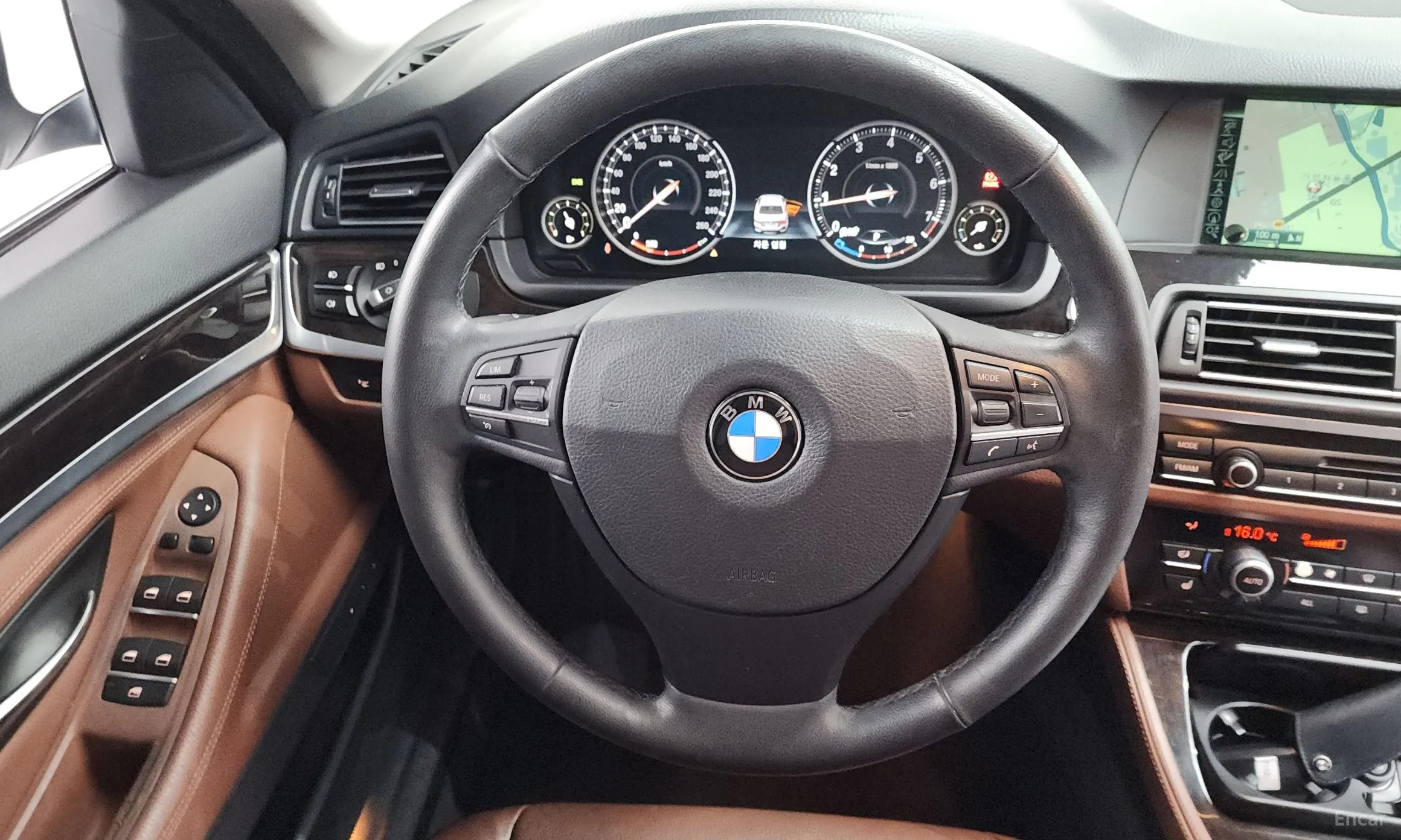 BMW 5 Series (F10) превью 13