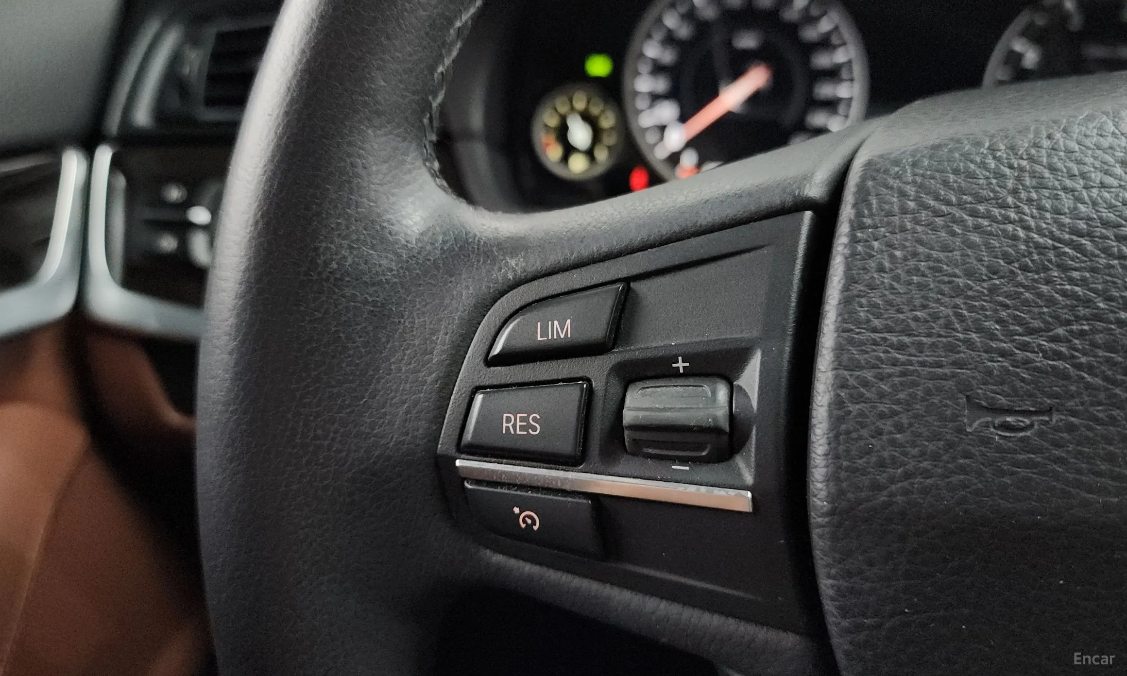 BMW 5 Series (F10) превью 15