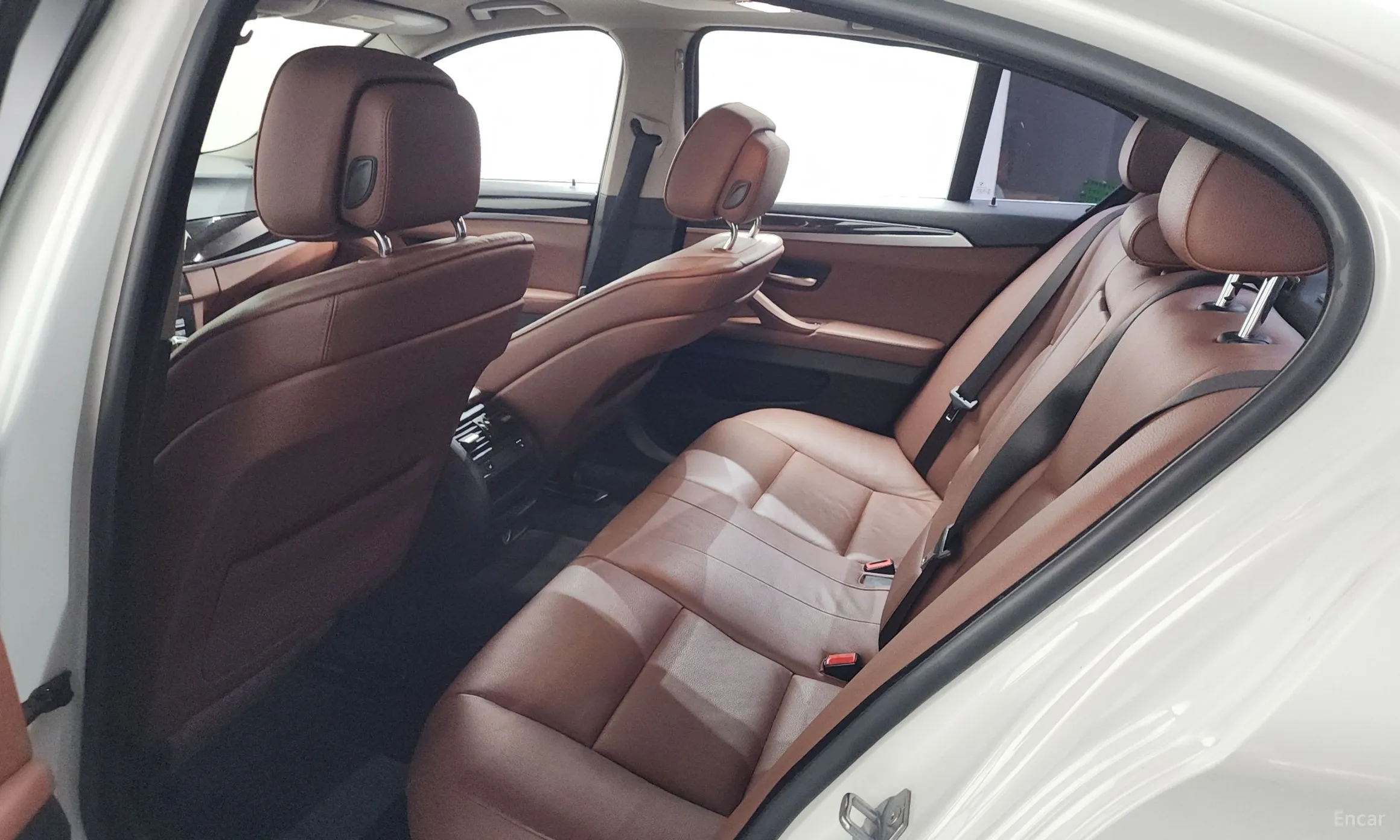 BMW 5 Series (F10) превью 18