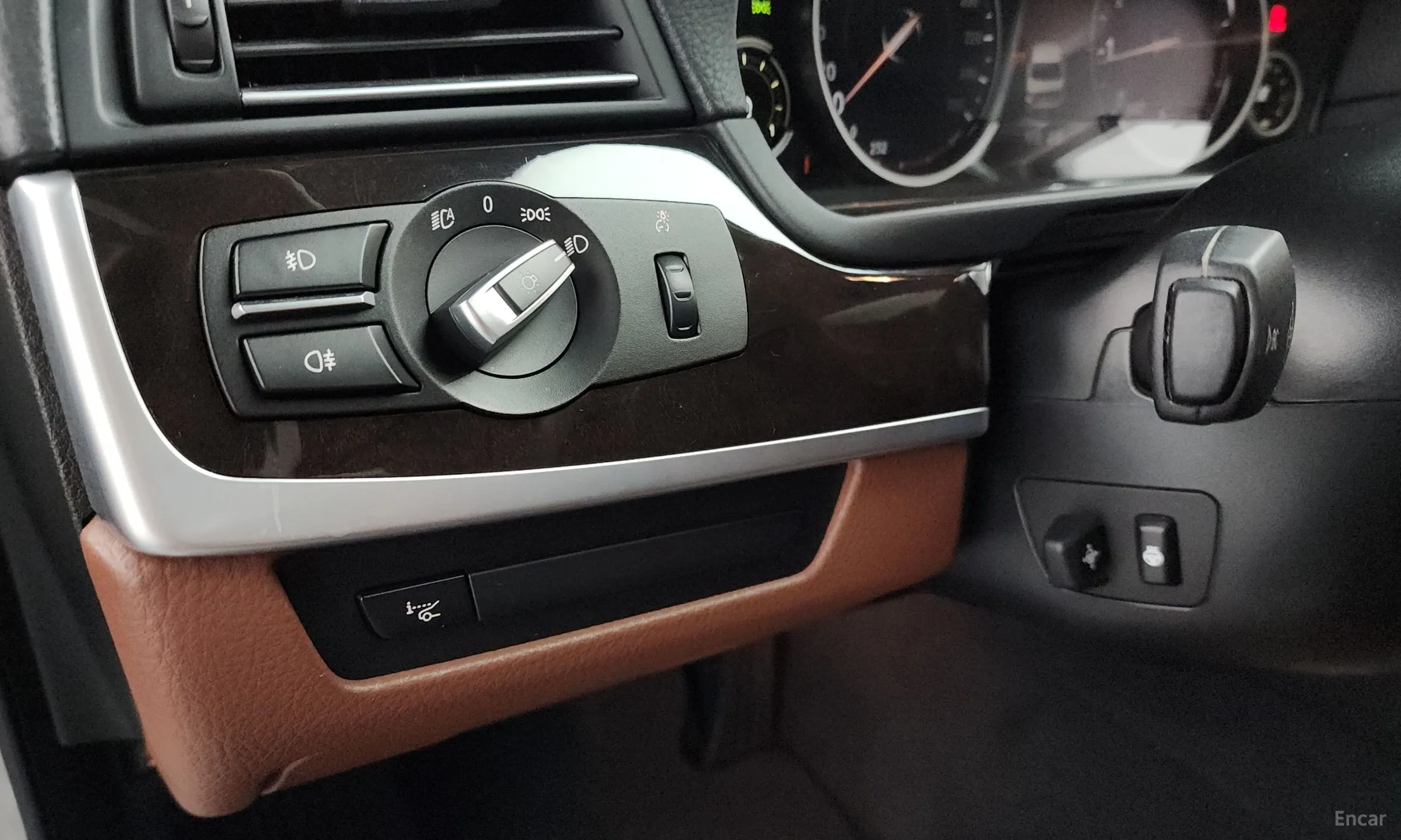 BMW 5 Series (F10) превью 20