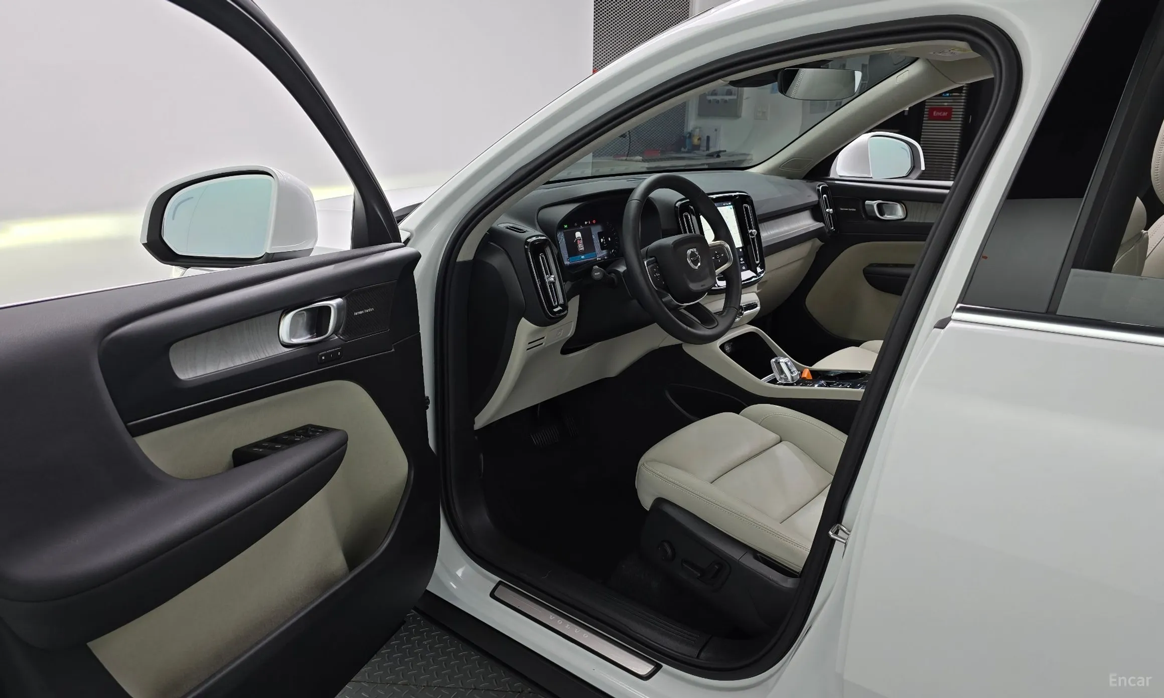 Volvo XC40 превью 10