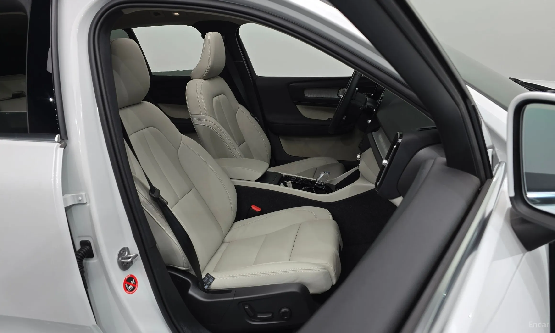 Volvo XC40 превью 11