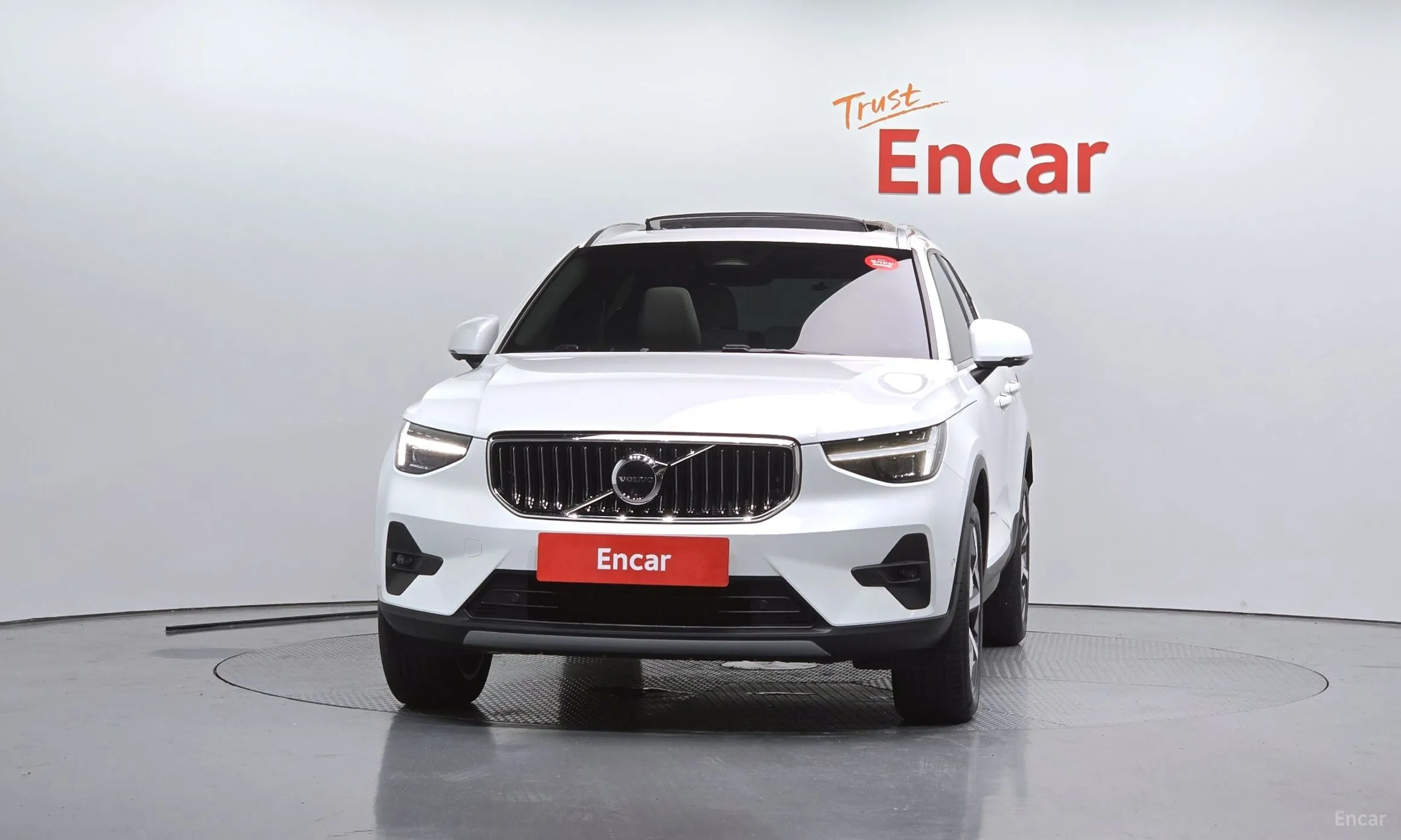 Volvo XC40 превью 3