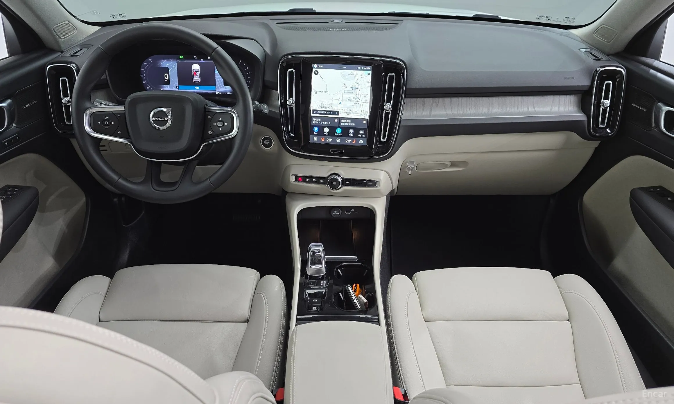 Volvo XC40 превью 7