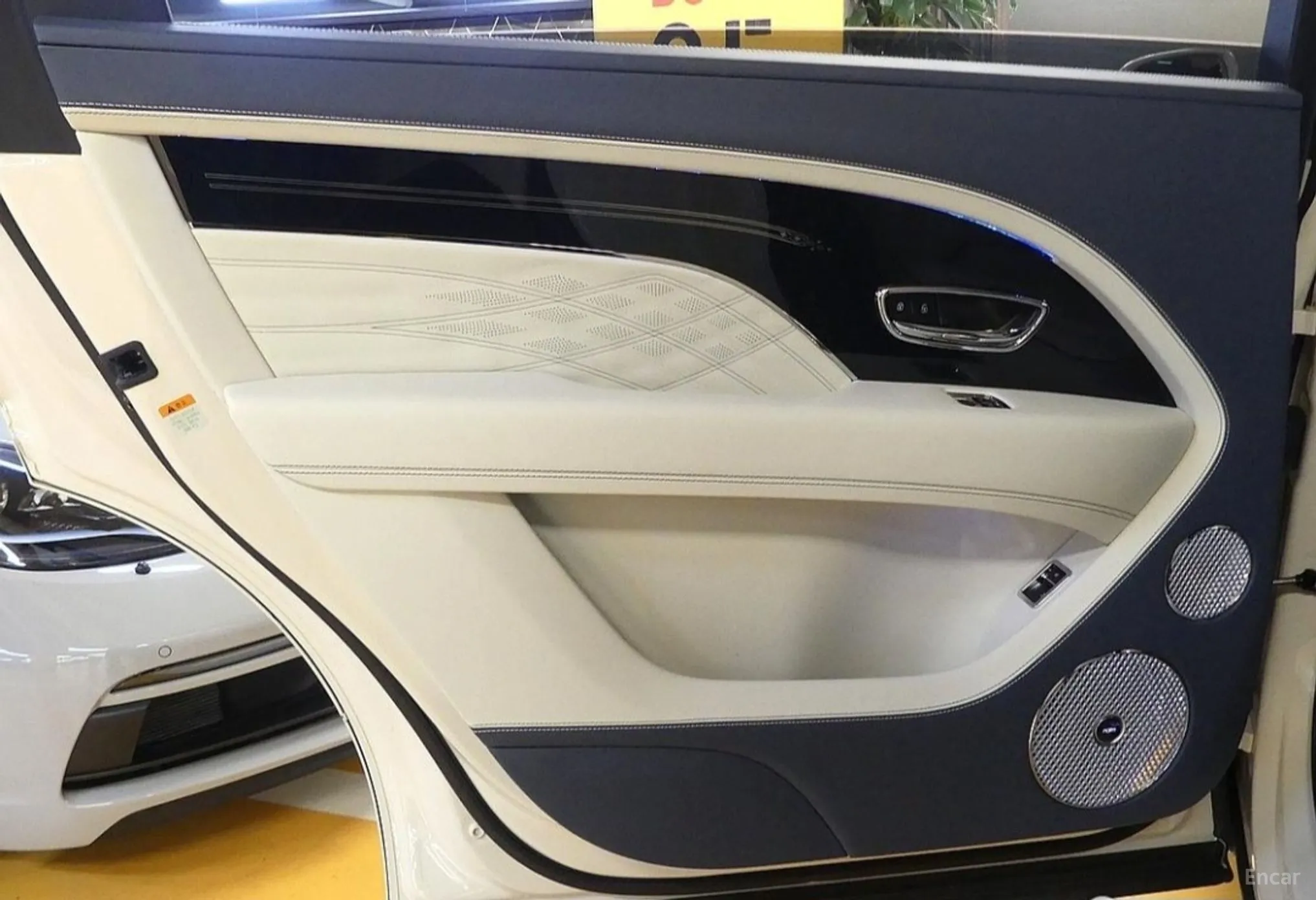 Bentley Bentayga превью 14