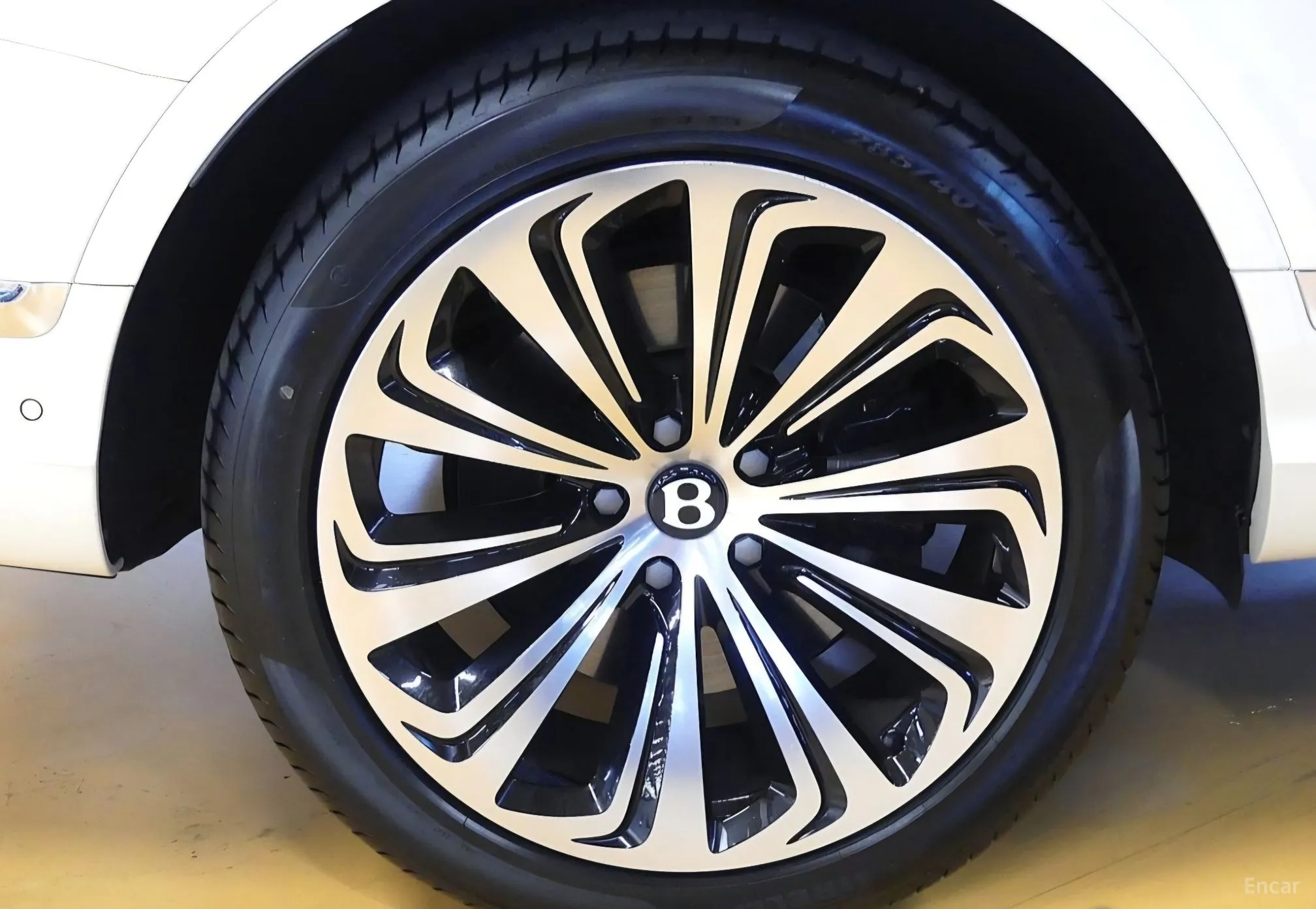 Bentley Bentayga превью 9