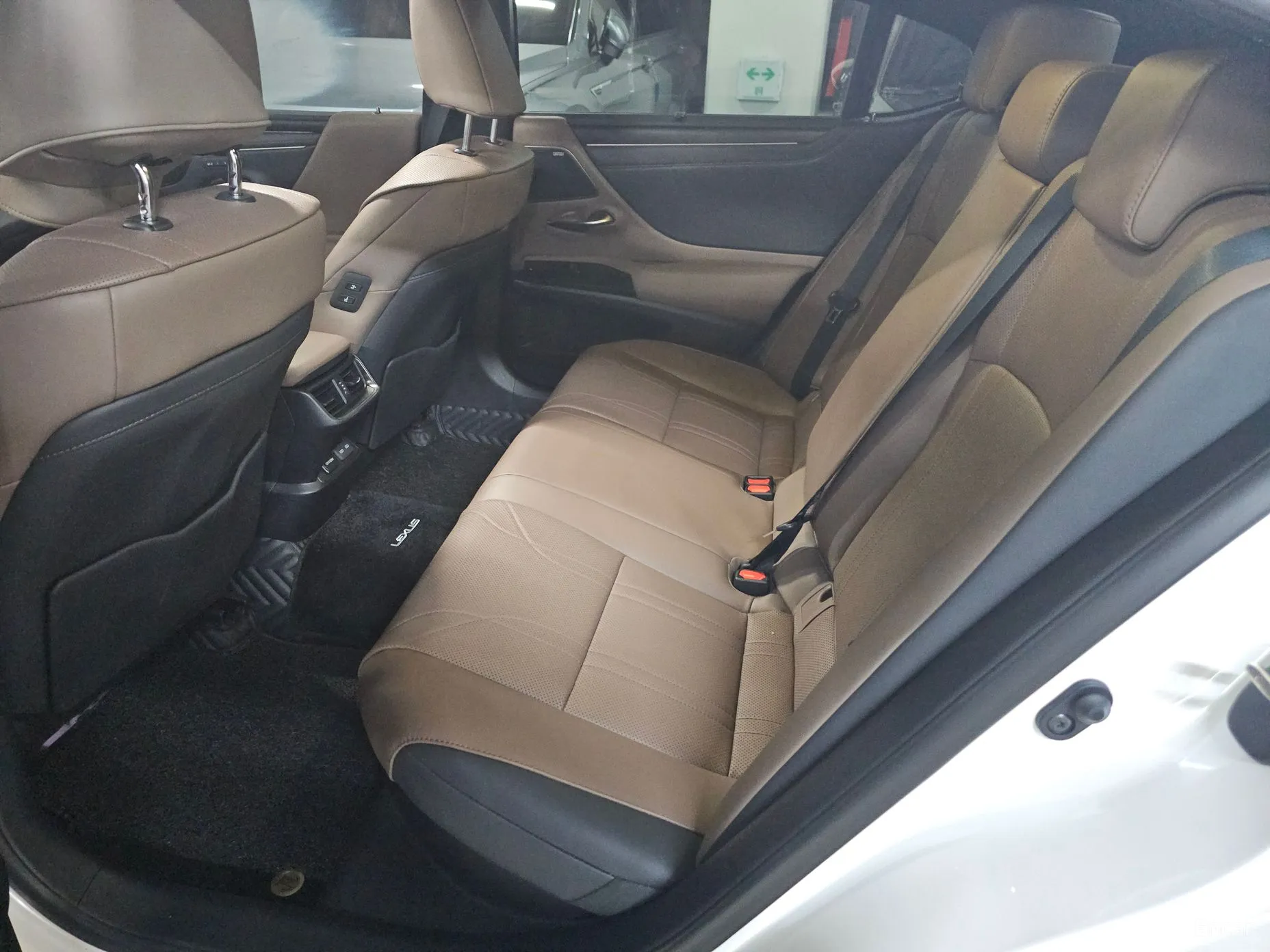 Lexus ES300h 7th Generation превью 10