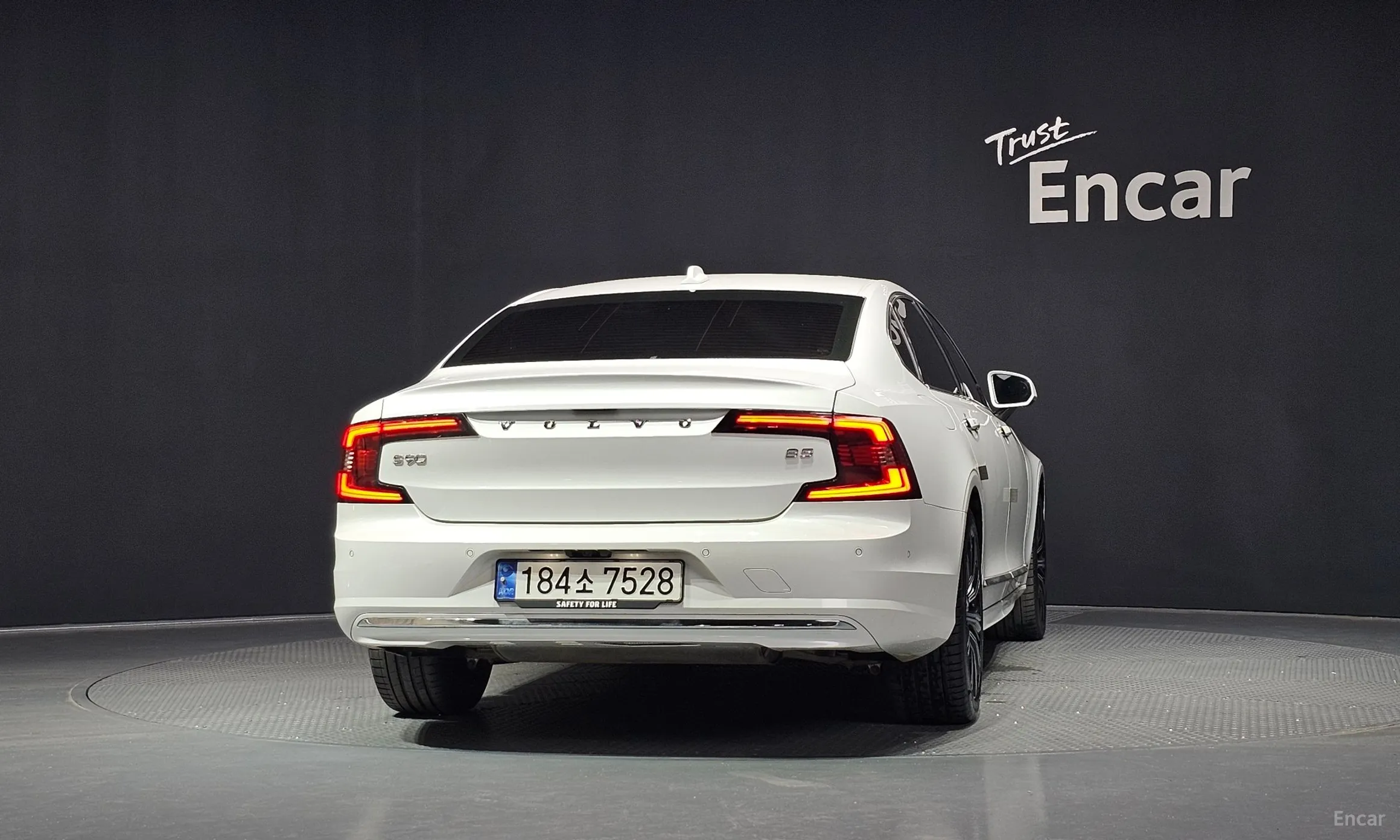 Volvo S90 превью 4