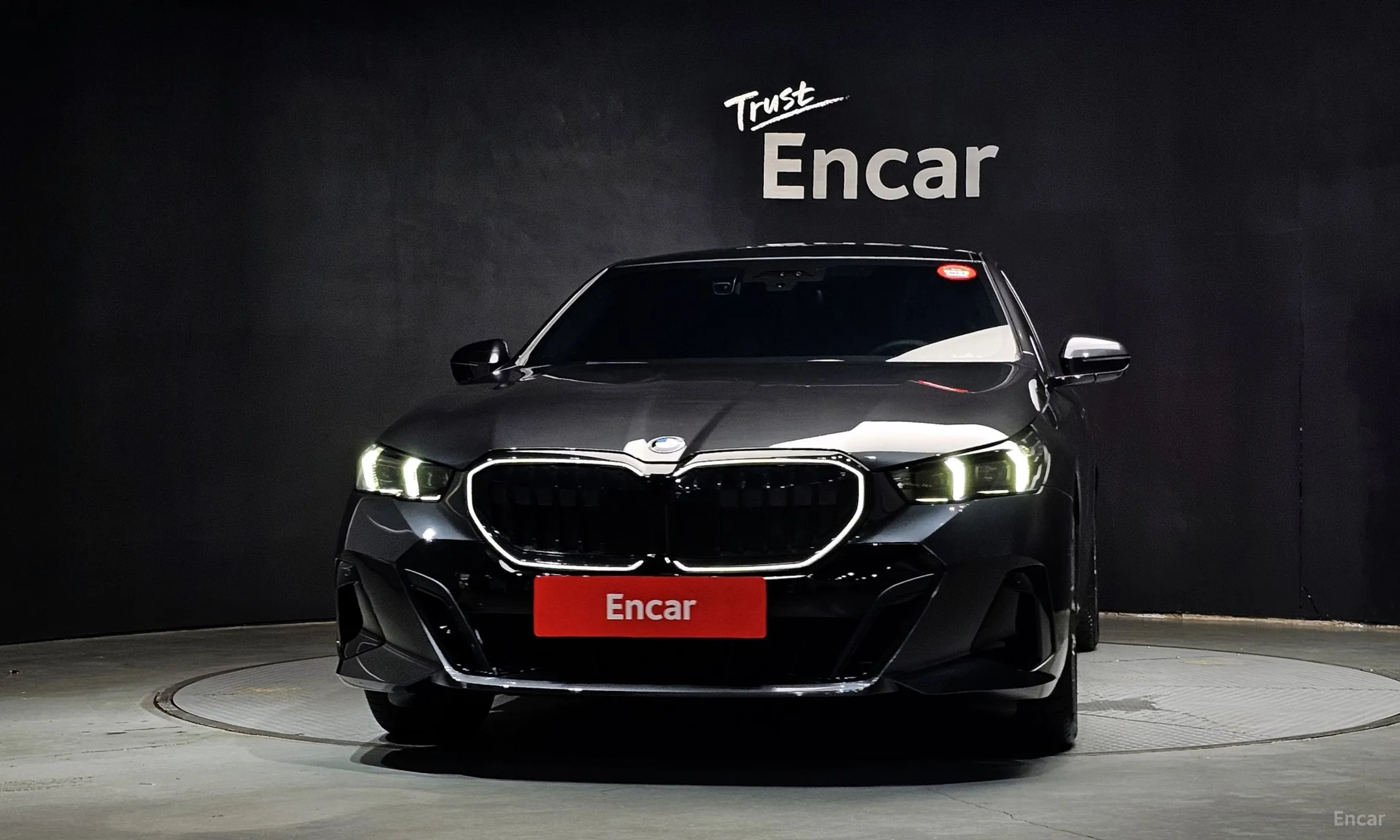 BMW 5 Series (G60) превью 3