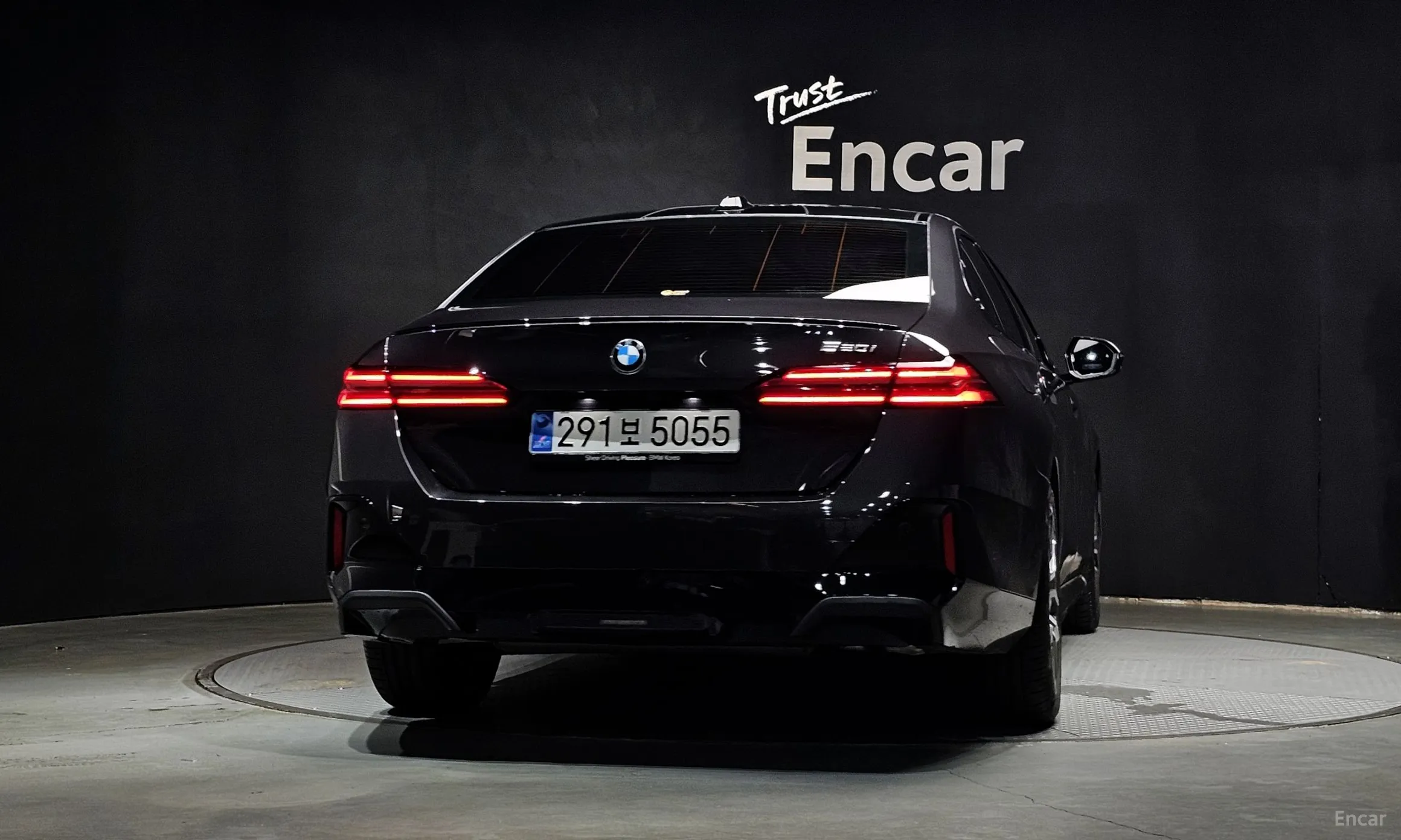 BMW 5 Series (G60) превью 4