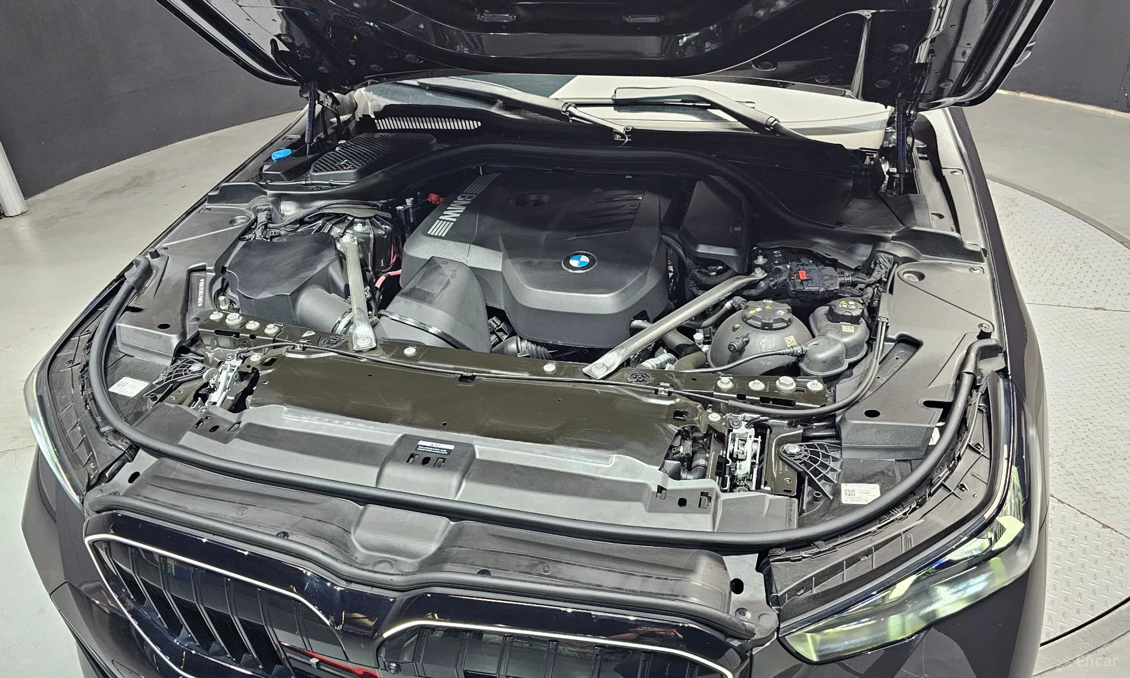 BMW 5 Series (G60) превью 6