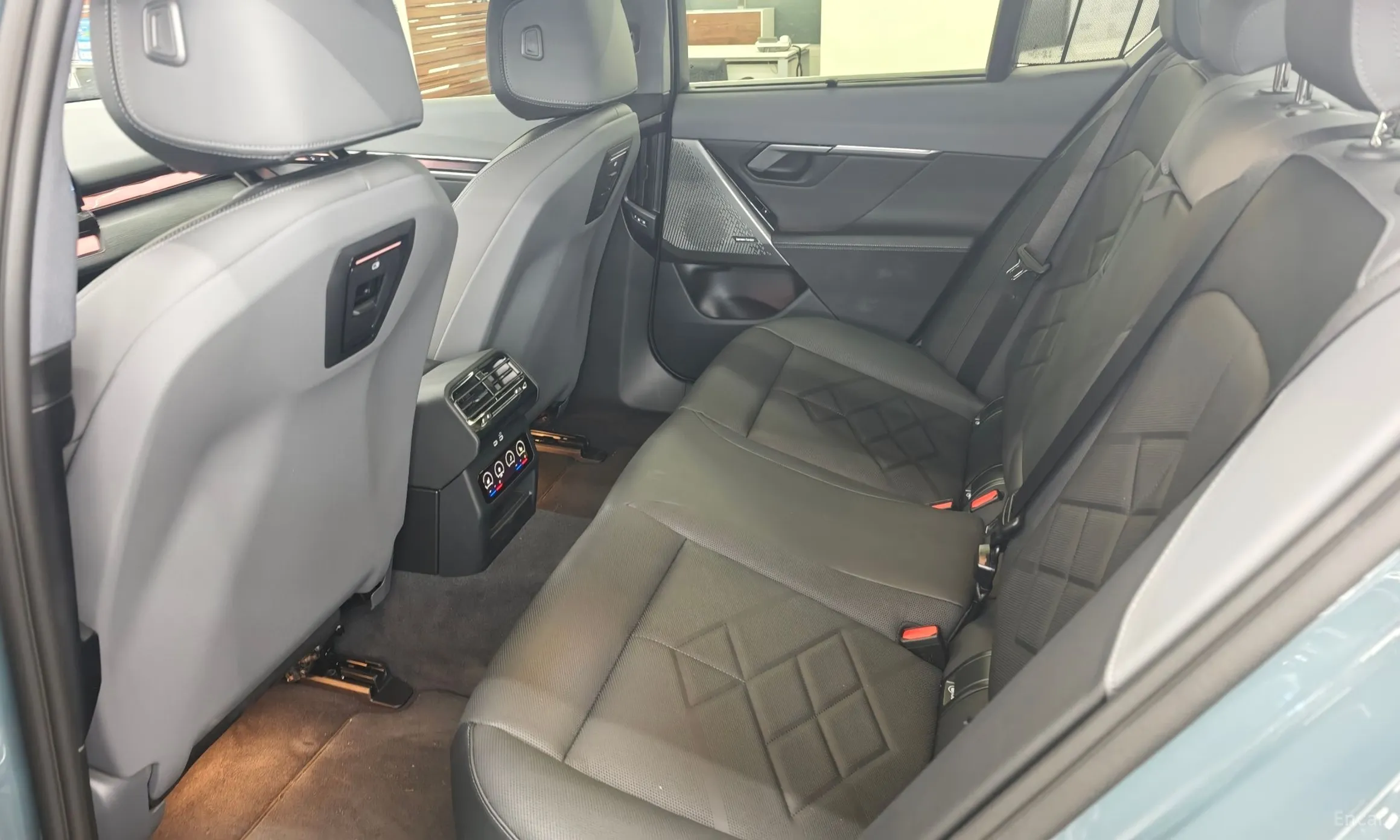 BMW 5 Series (G60) превью 8