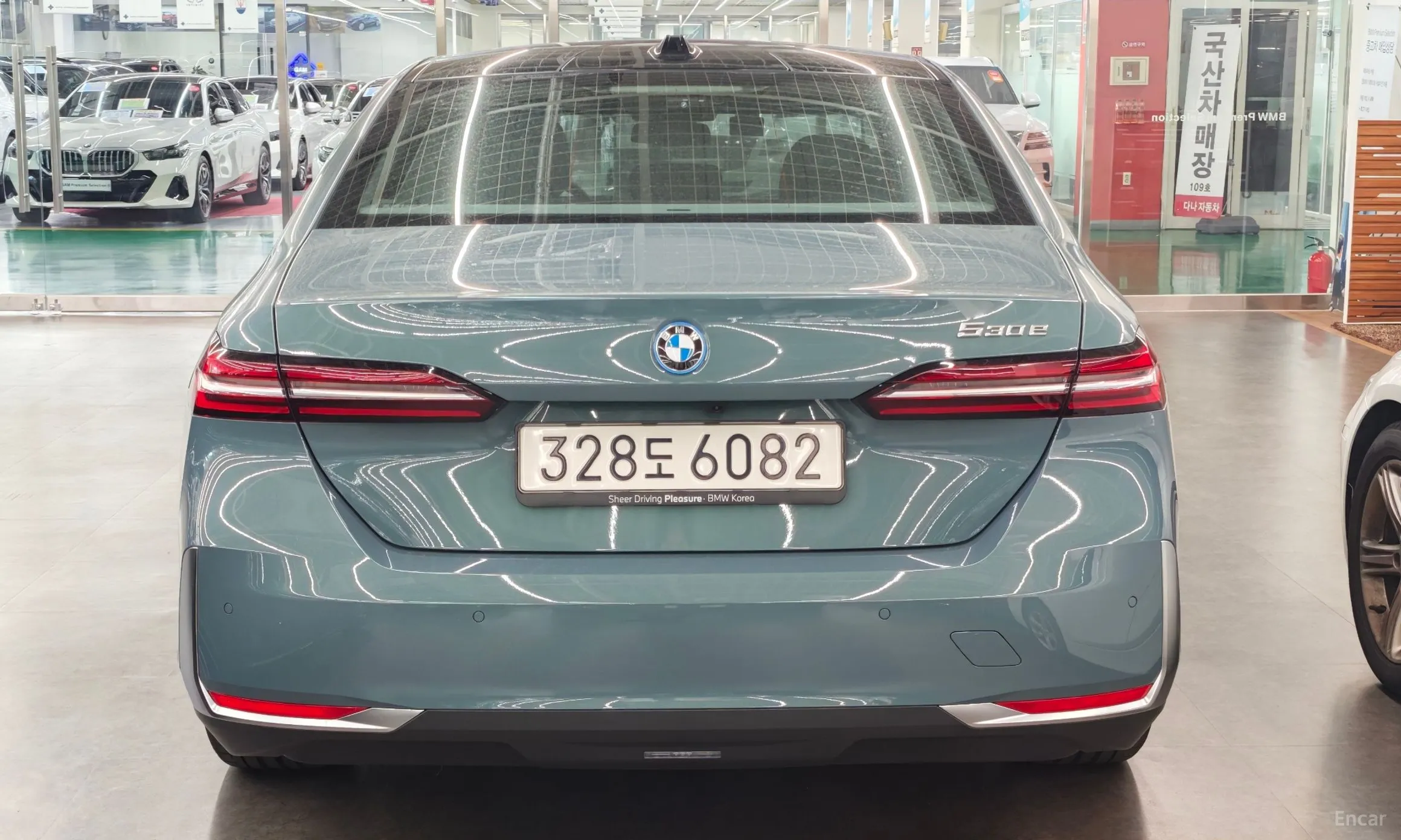 BMW 5 Series (G60) превью 3