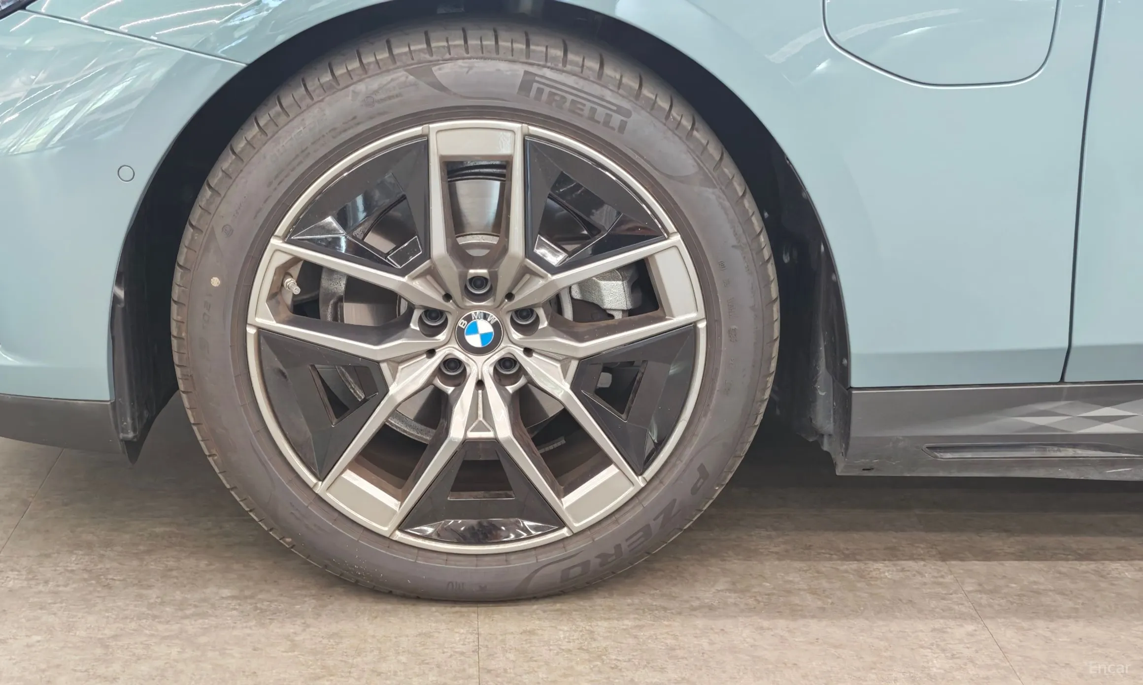 BMW 5 Series (G60) превью 4