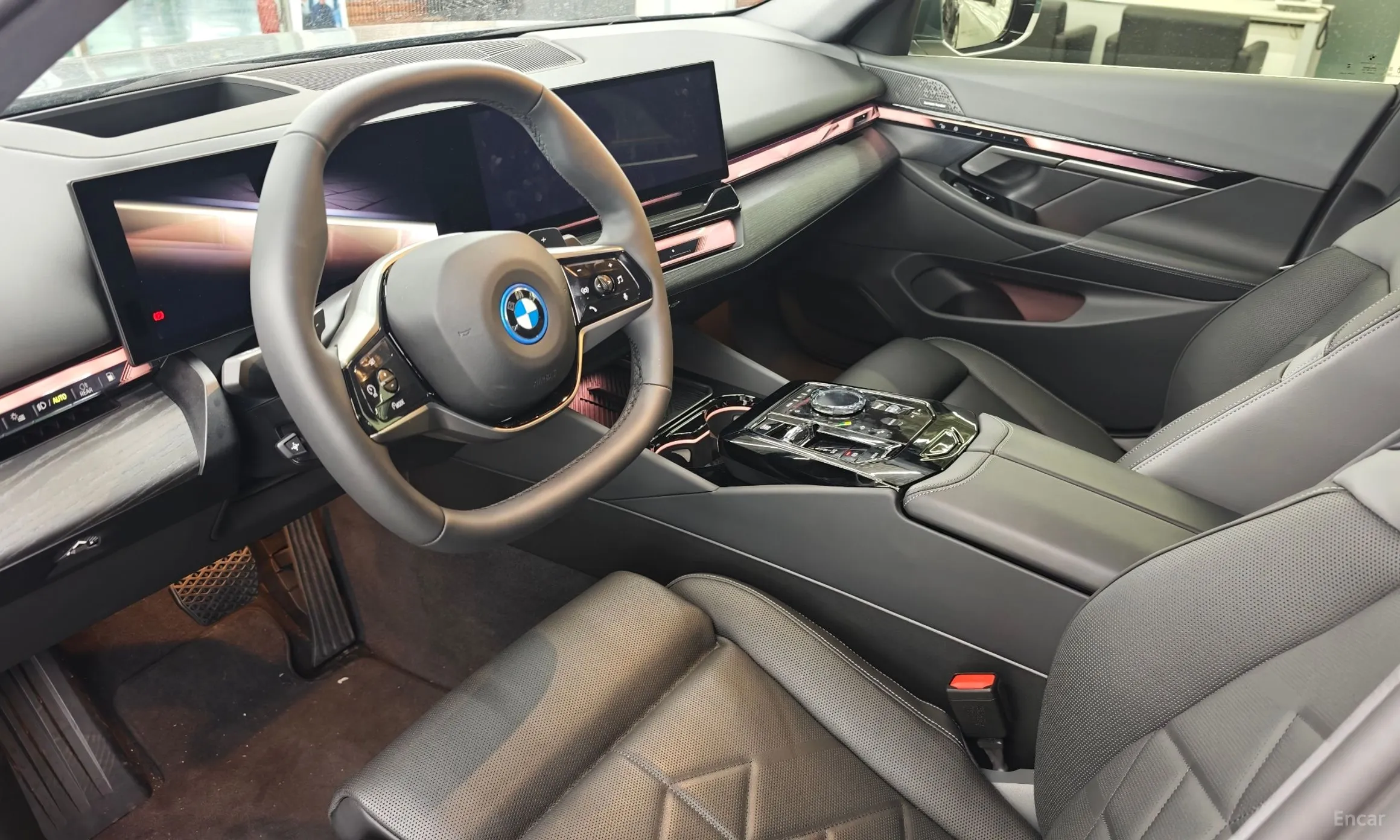 BMW 5 Series (G60) превью 5