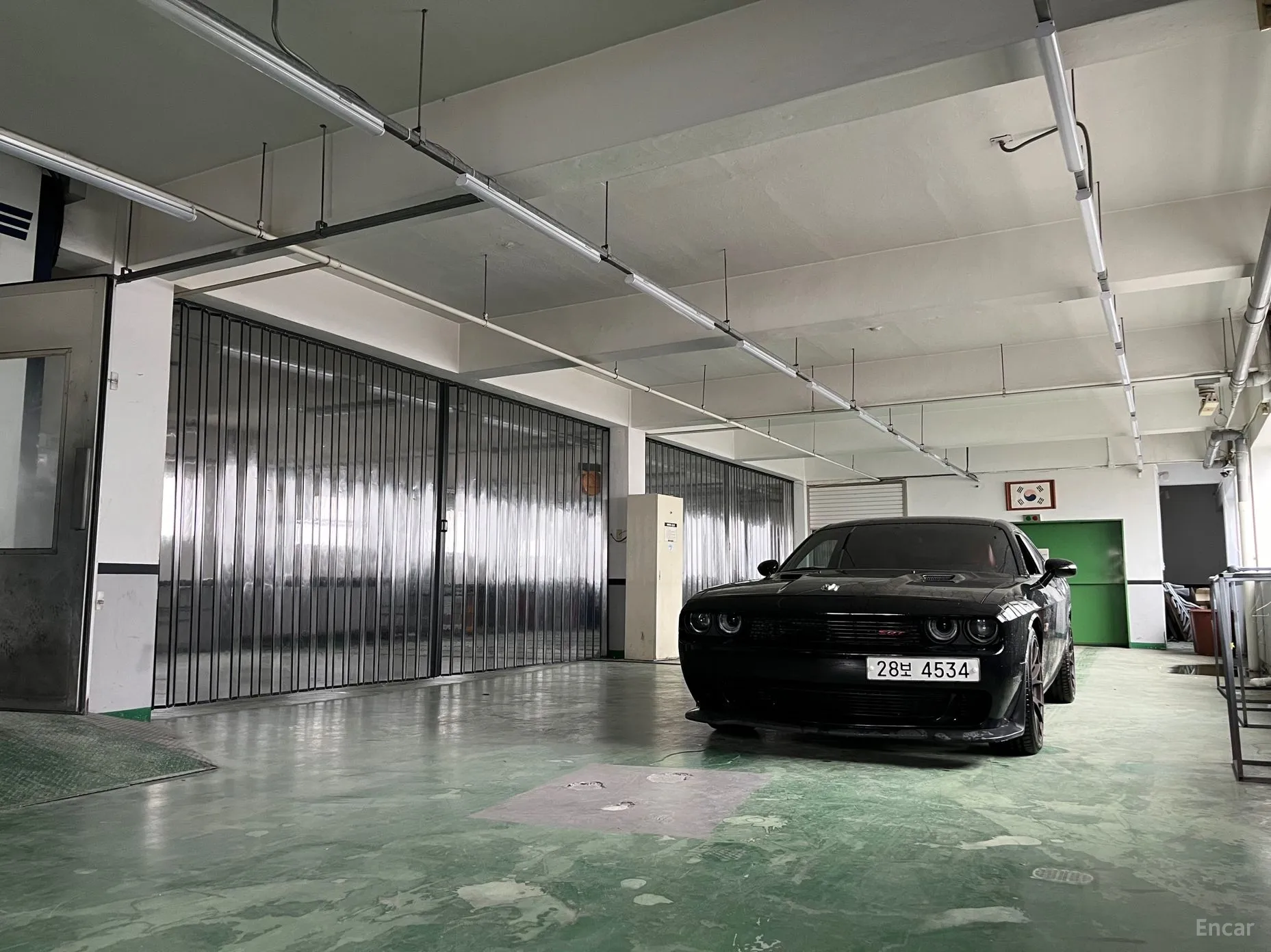 Dodge Challenger превью 12