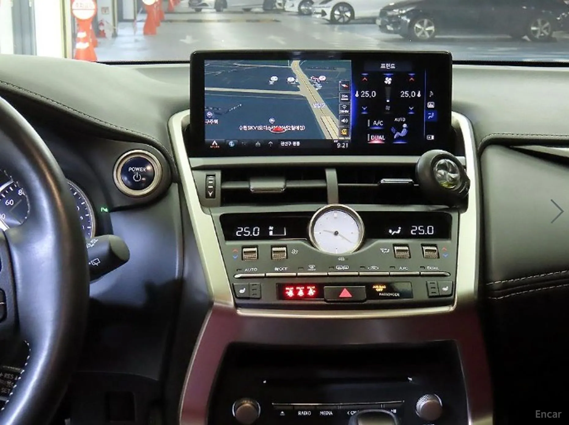 Lexus NX300h превью 11